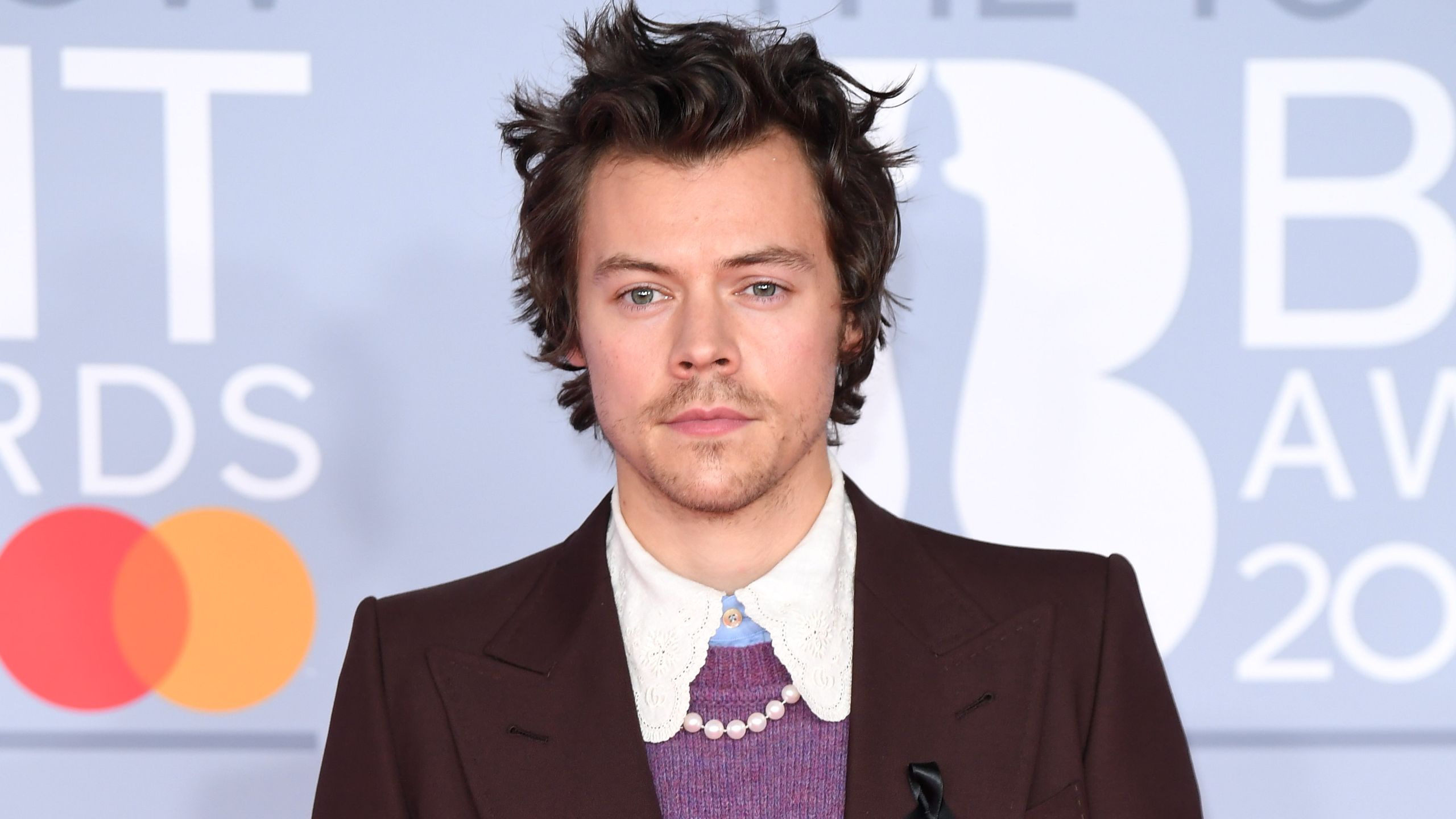 2560x1440 Harry Styles Is Selling Coronavirus T Shirts