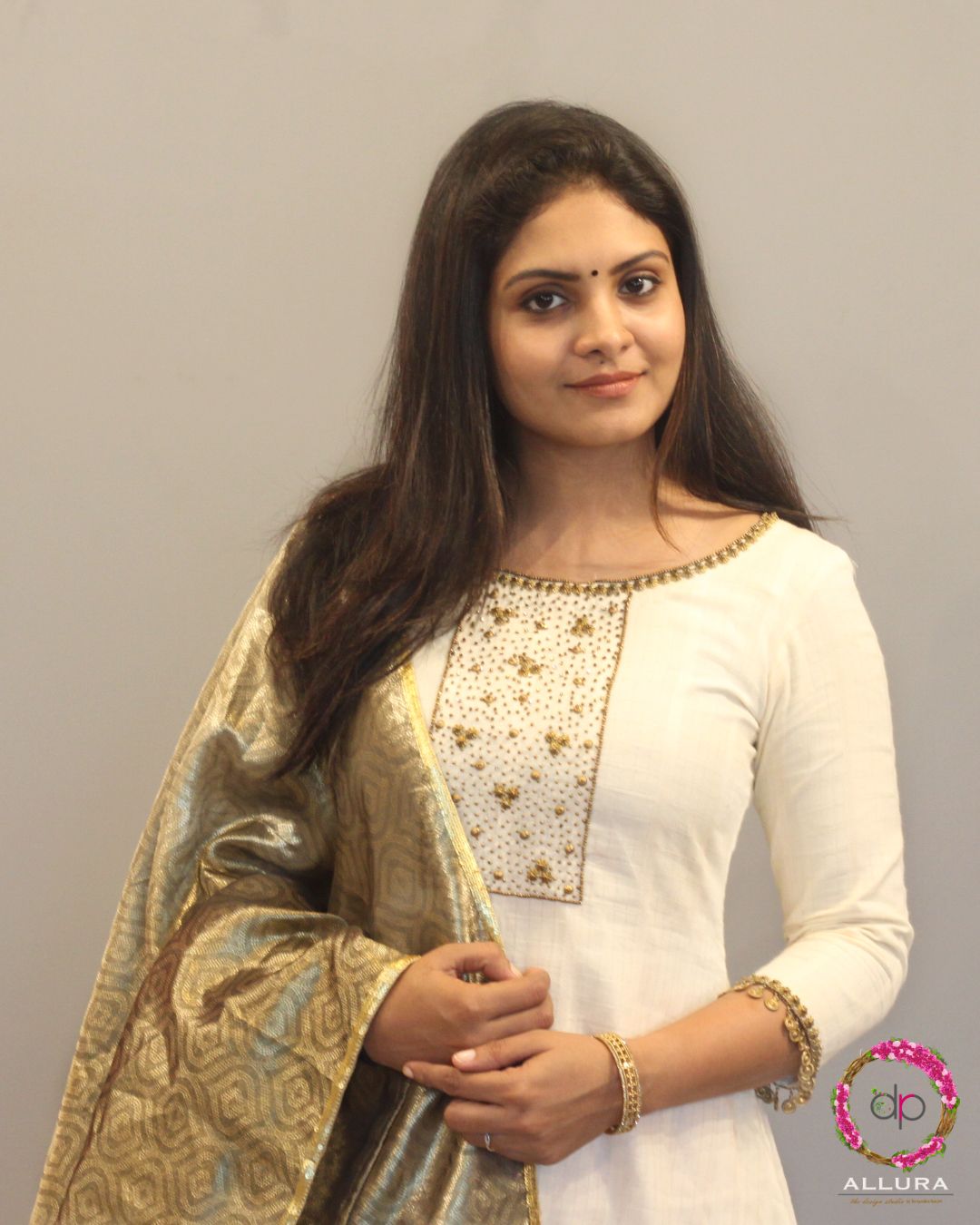 1080x1350 Gayatri Arun Wallpaper