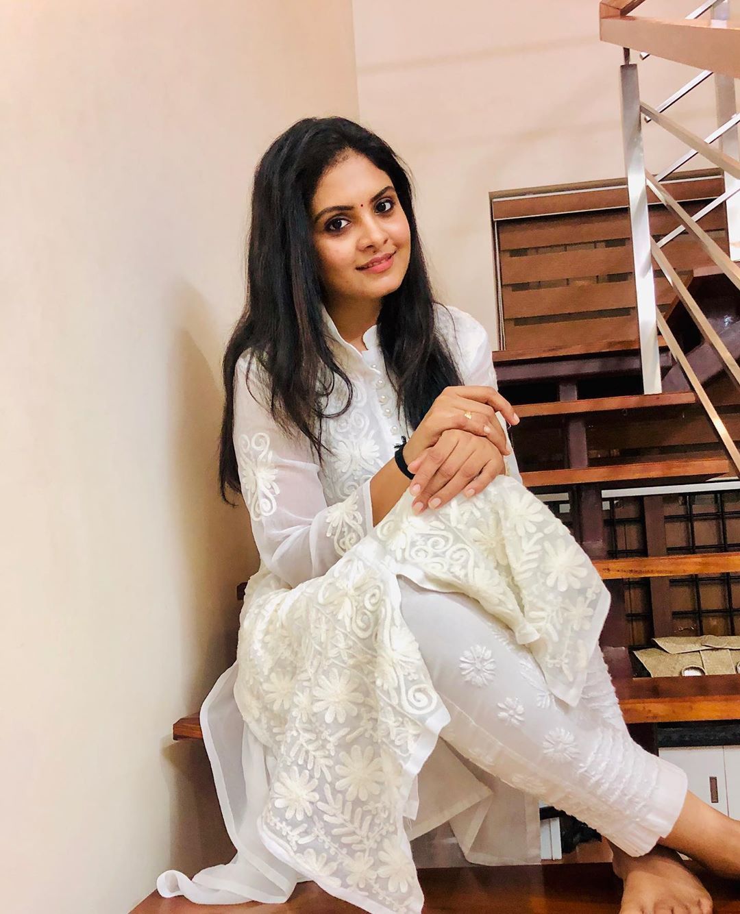 1080x1334 Gayatri Arun Wallpaper