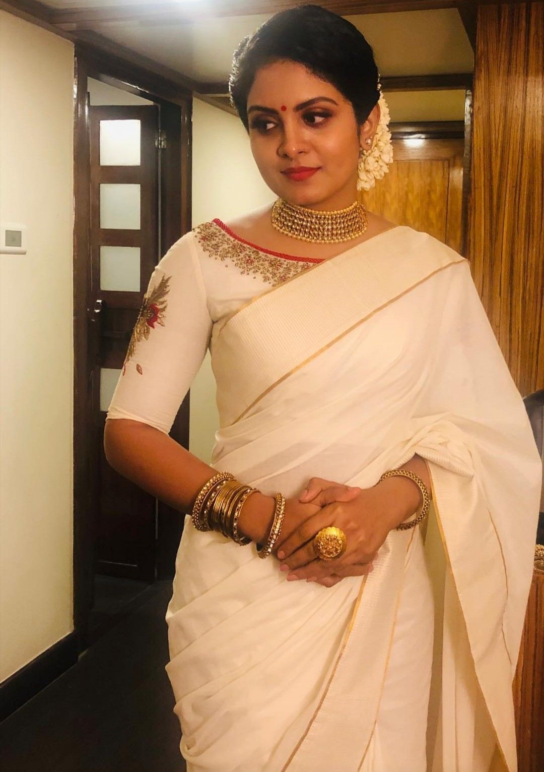 1080x1531 Gayathri Arun Wallpaper