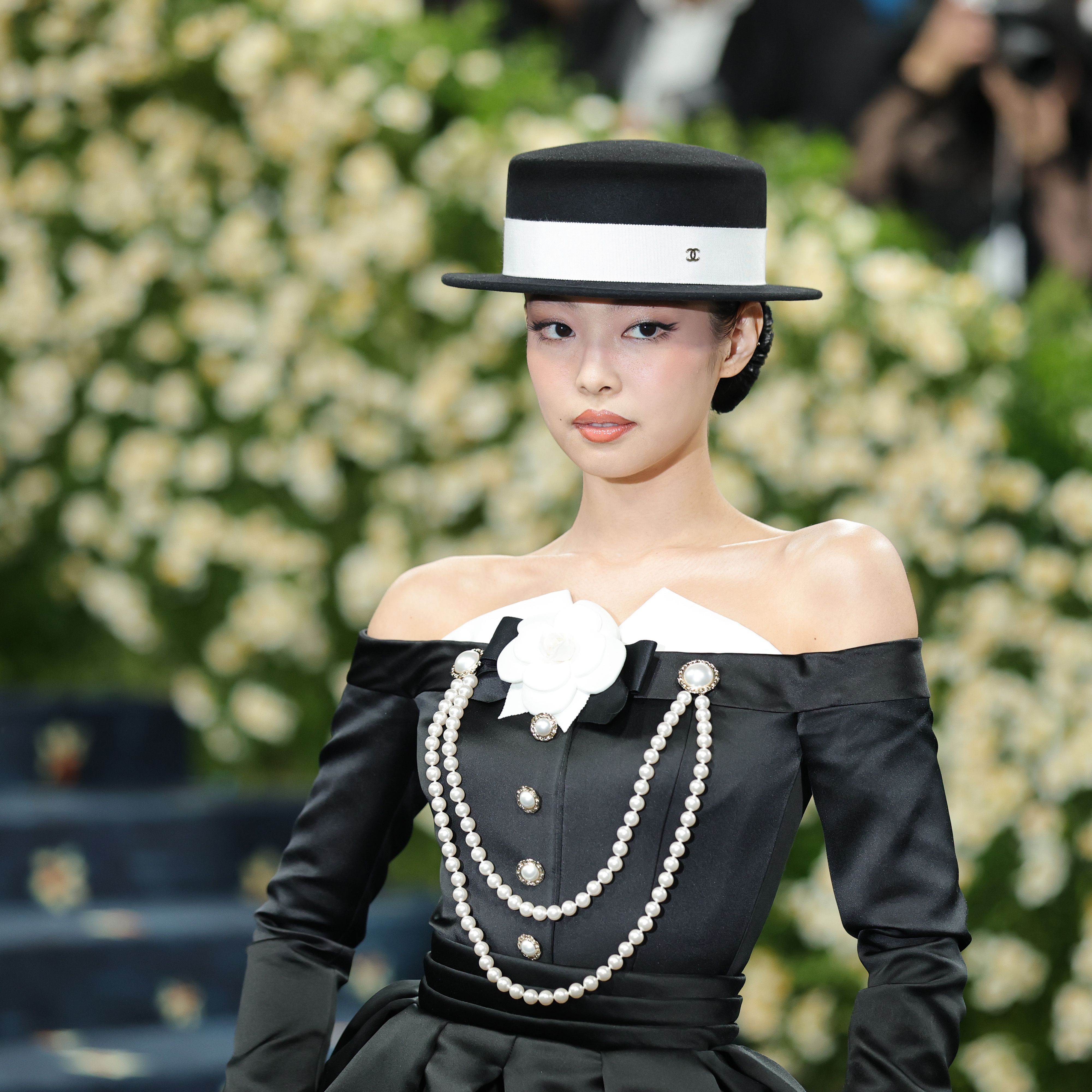 4000x4000 BLACKPINK's Jennie Kim Brings Back The High Low Trend At The Met Gala 2025