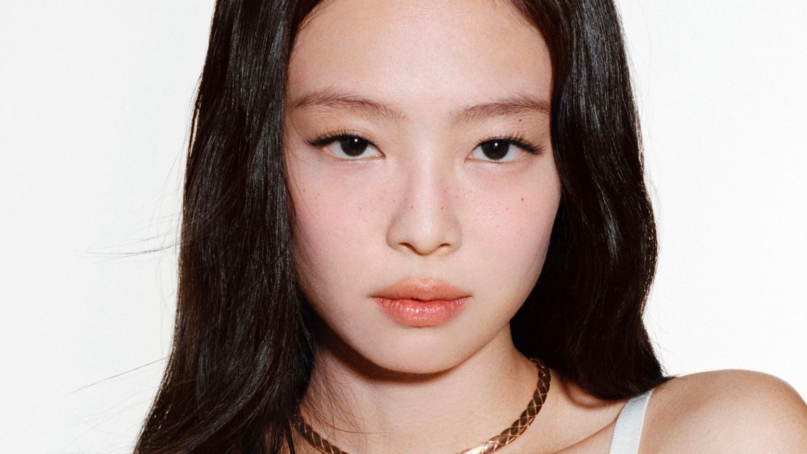 1600x900 BLACKPINK's Jennie dazzles in new Cosmopolitan Fall 2026 covers