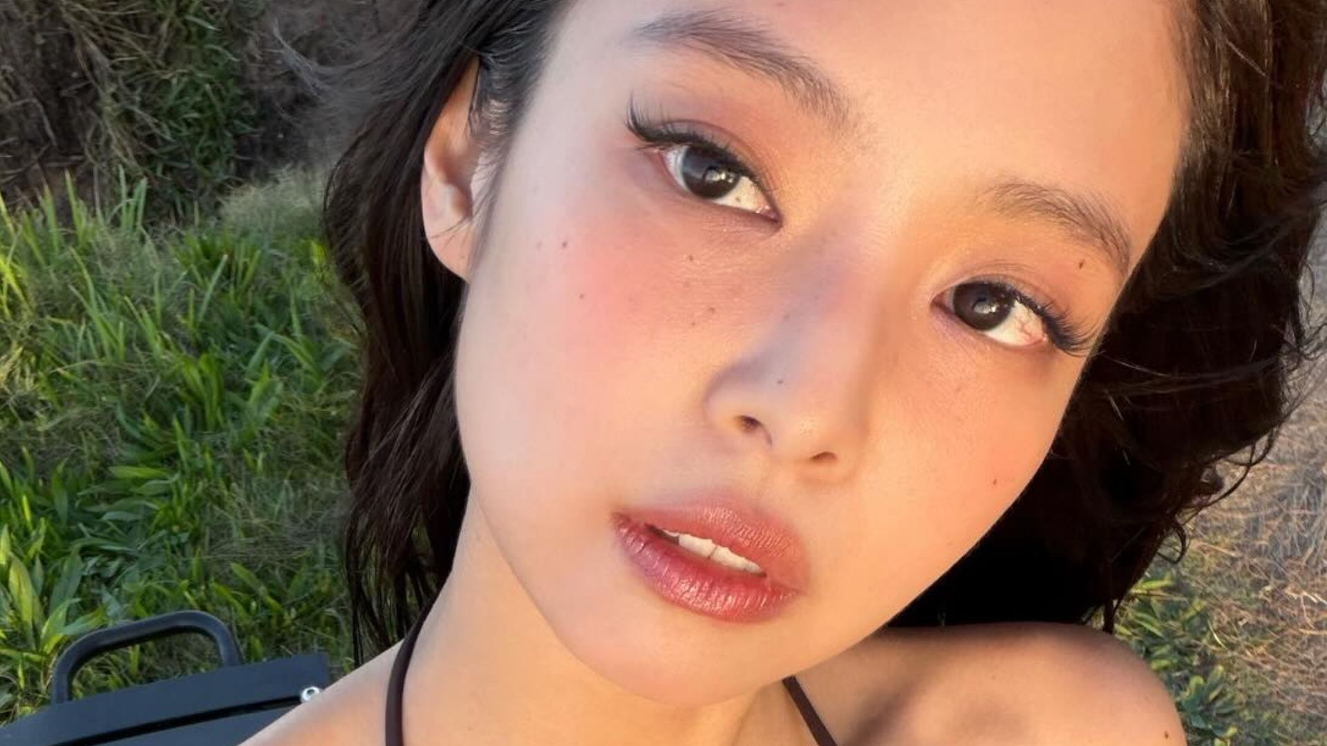 1920x1080 A goddess: Singer Jennie causes a sensation in a minimalist outfit
