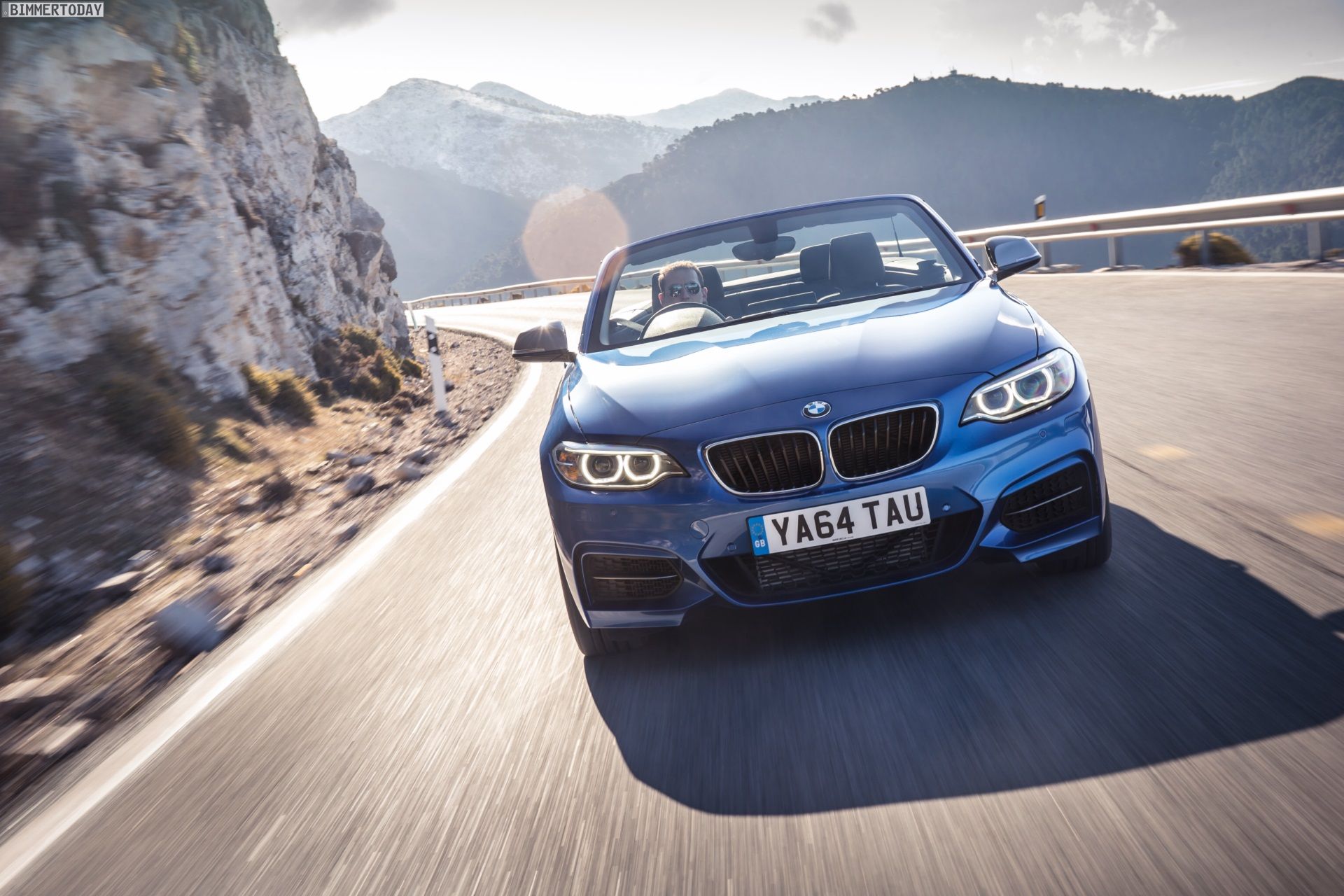 1920x1280 BMW M235i Cabrio: Wallpaper und Video zum F23 in Estorilblau