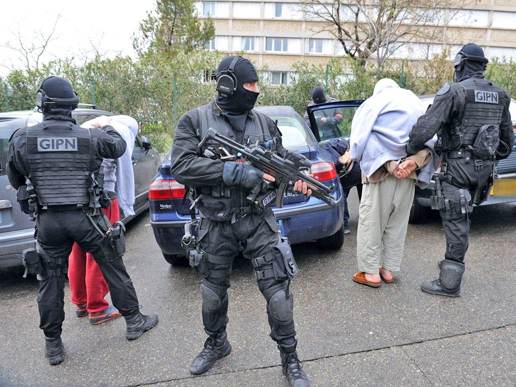 1024x768 French police launch new swoops on suspected Islamists