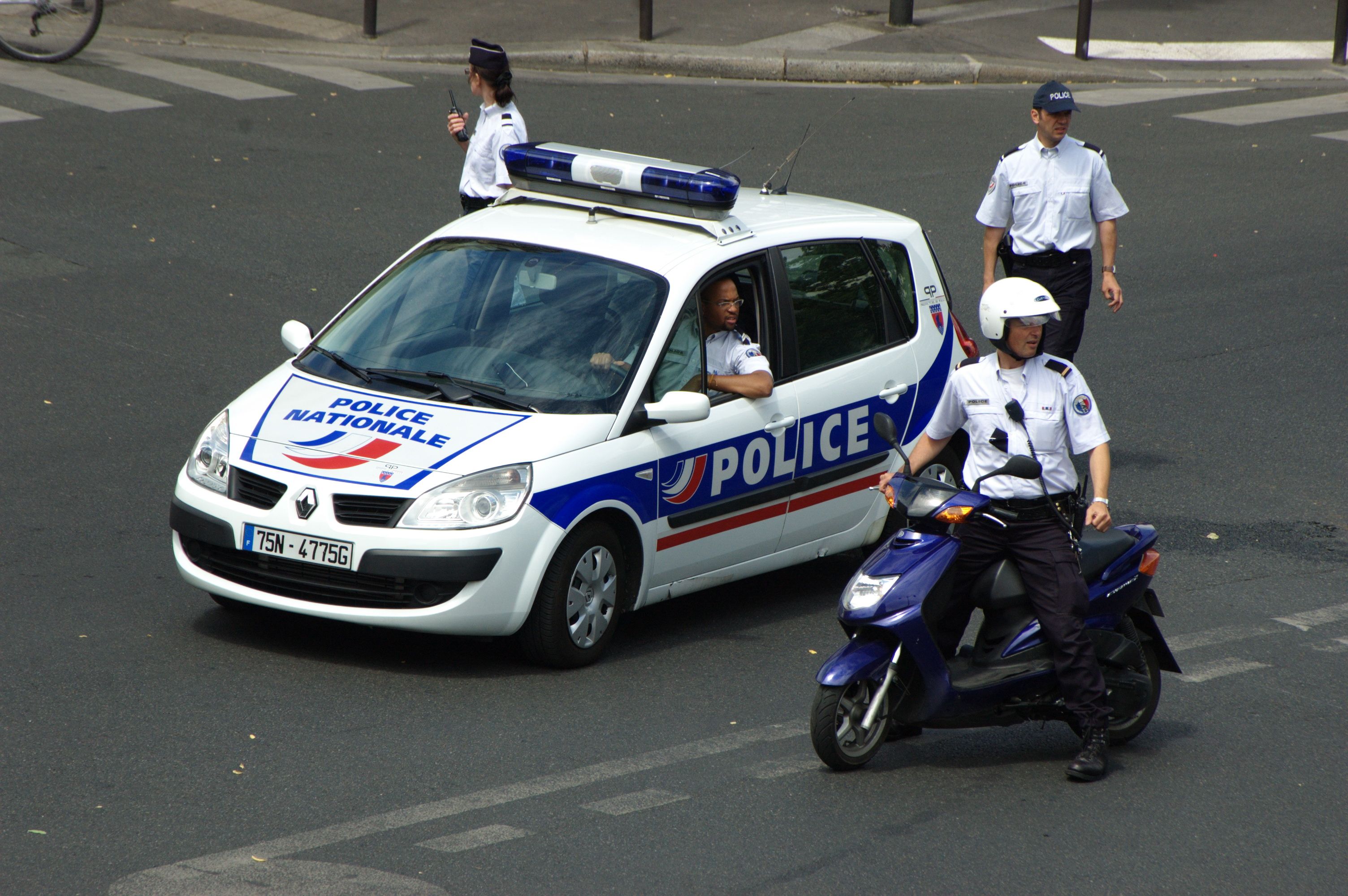 3008x2000 France government agrees to rewrite law prohibiting publication of police image
