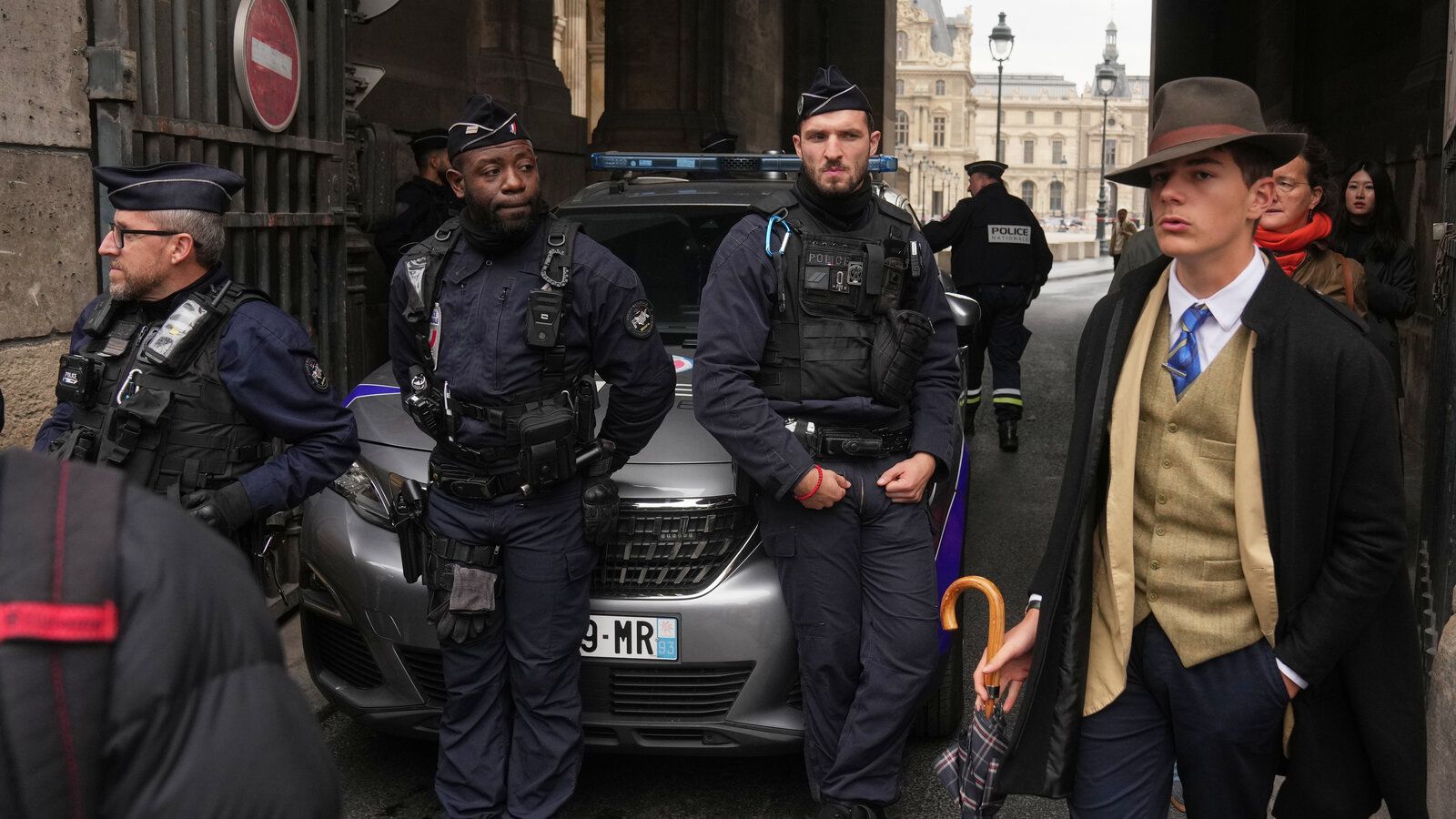 1600x900 Who Is the Dapper Louvre Heist 'Detective'? And Is He Even Real?