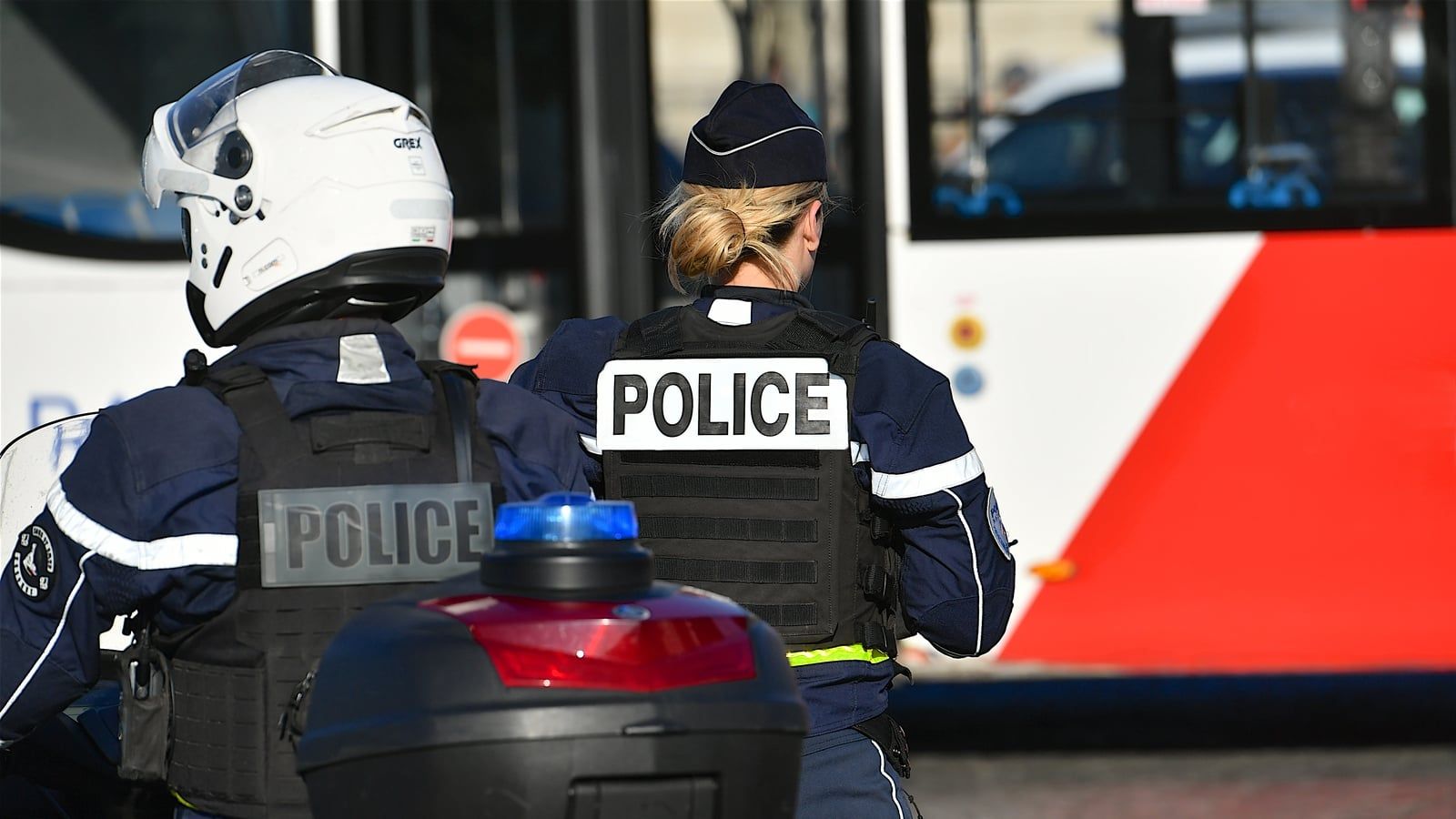 1600x900 Paris police foil apparent bomb attack at US bank