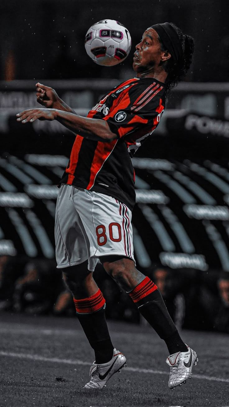 736x1308 Ronaldinho gaúcho milan