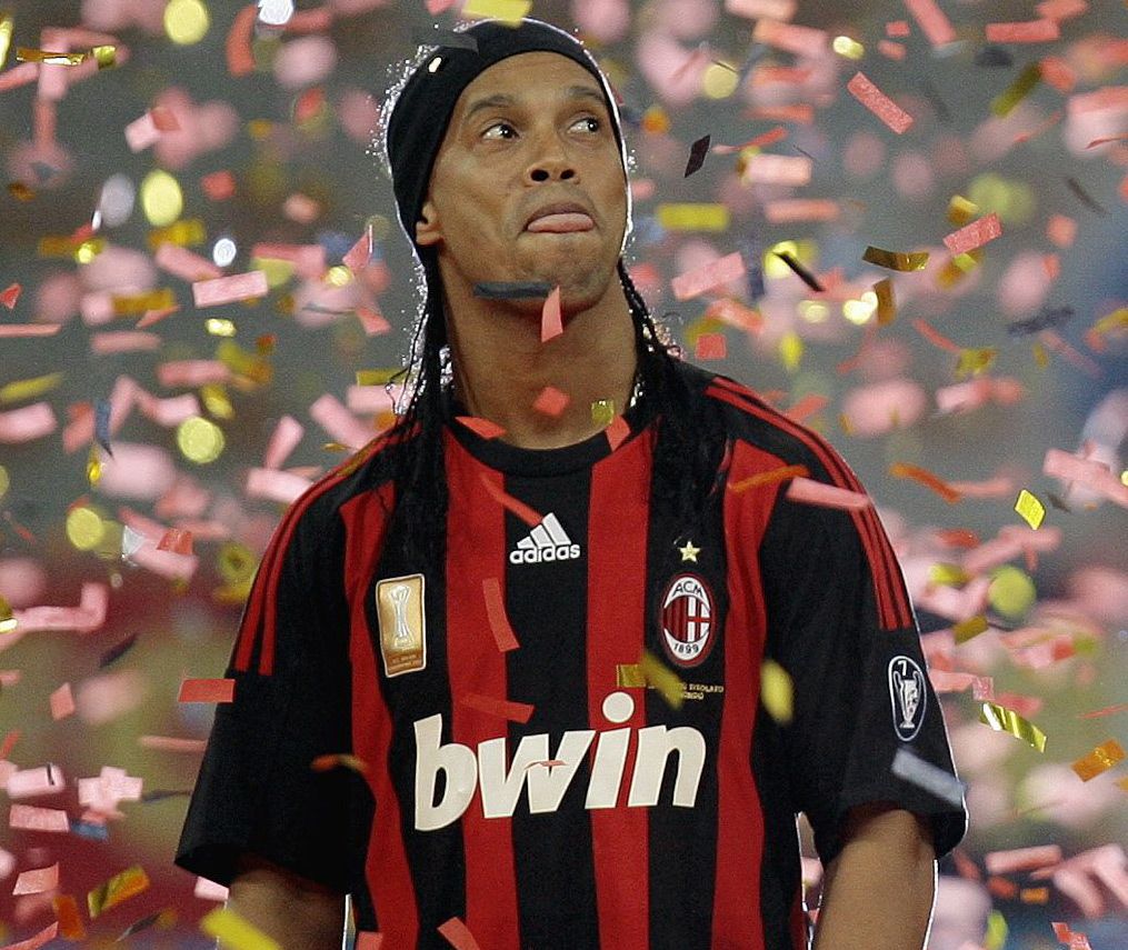 1015x855 MARKET WALLPAPERS Best Football Wallpaper: Ronaldinho AC Milan Best Player 2011