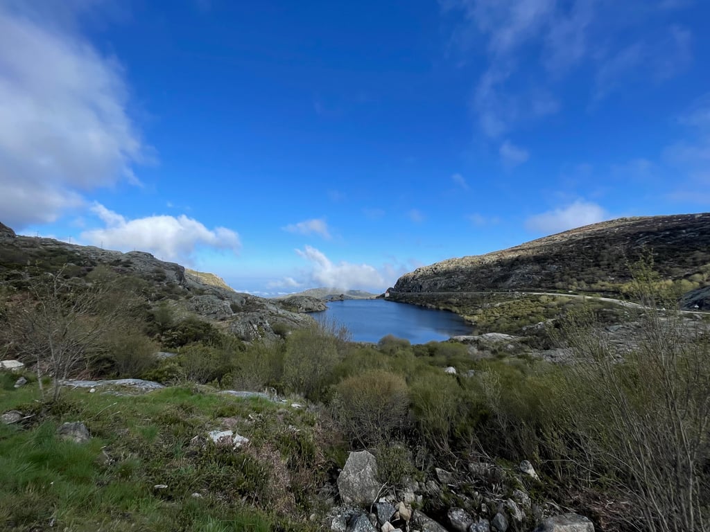 1024x768 Torre / Serra da Estrela from Seia of the ascent