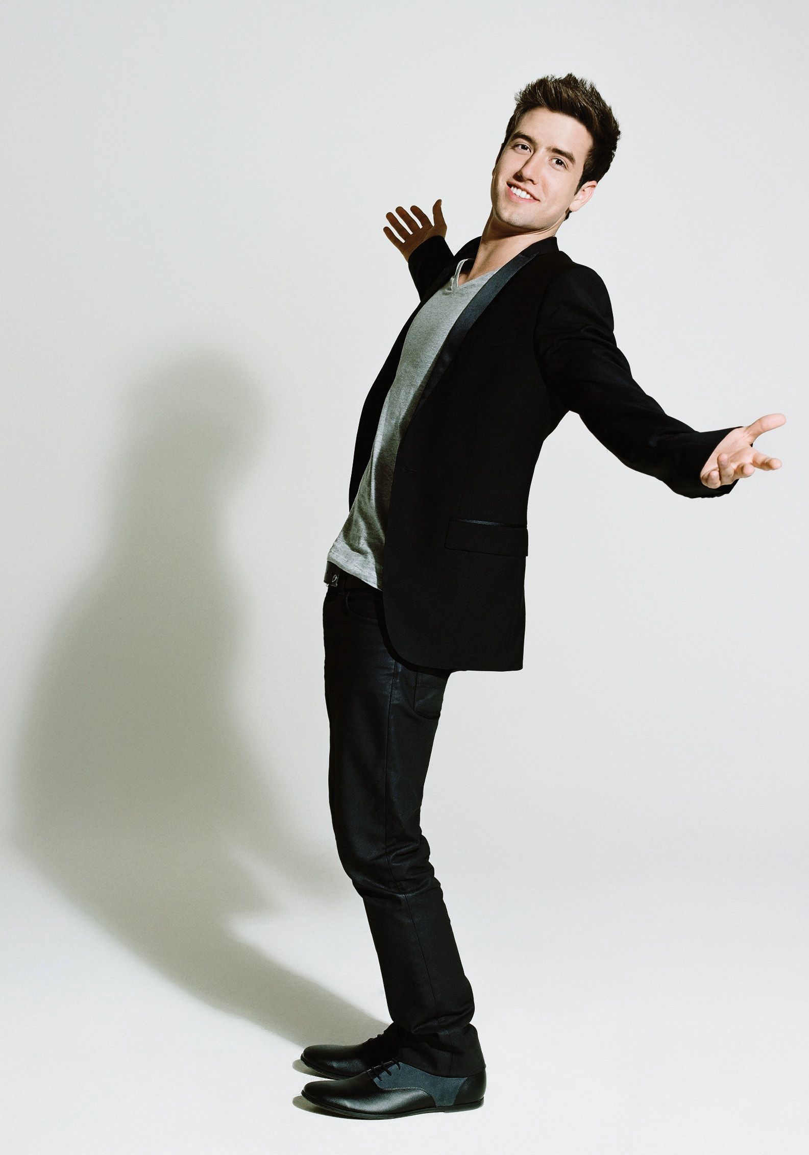 1585x2263 Logan Henderson Wallpaper