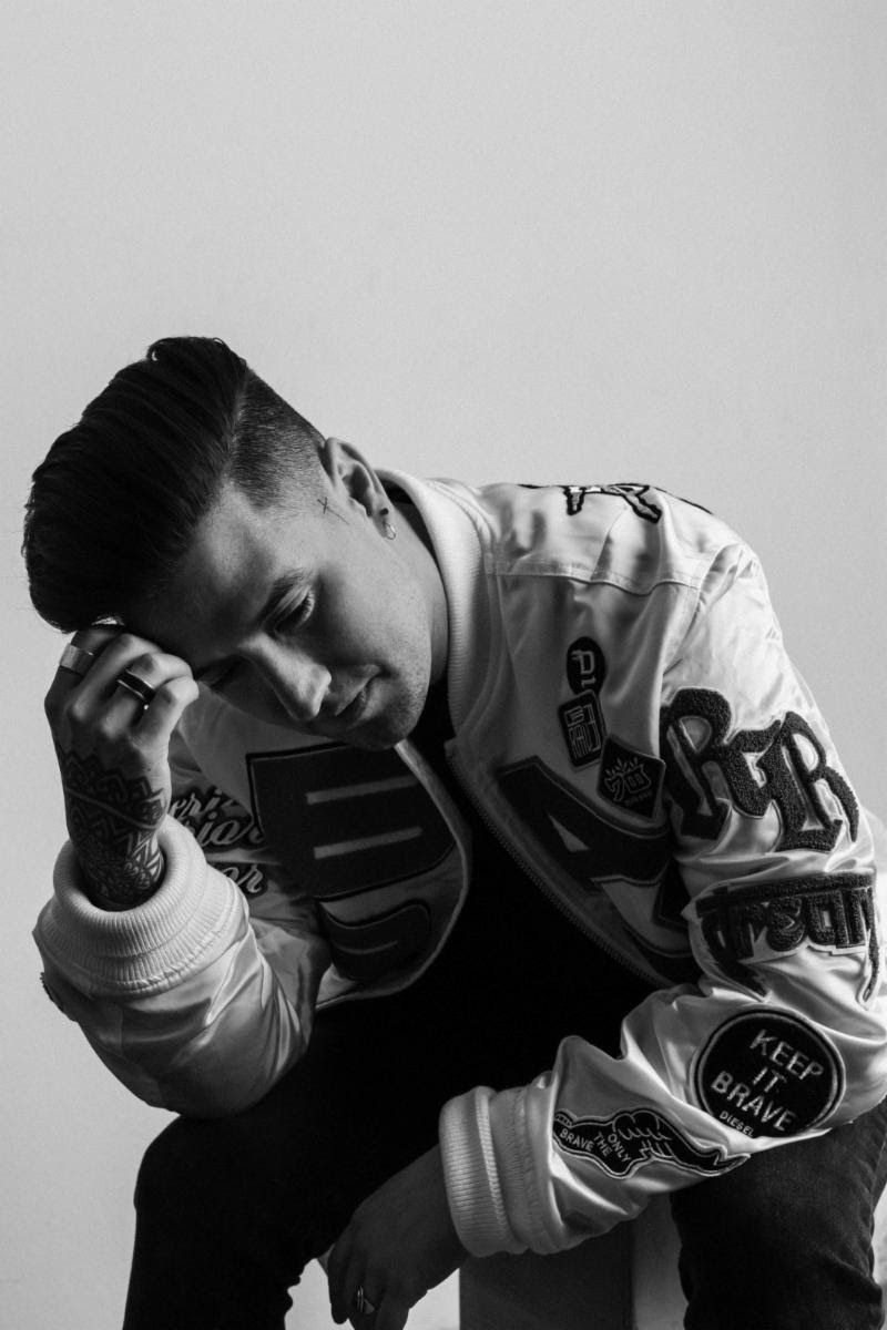 800x1200 Logan Henderson Says Being in Big Time Rush Helped Him Become the Breakout Artist He Is Today