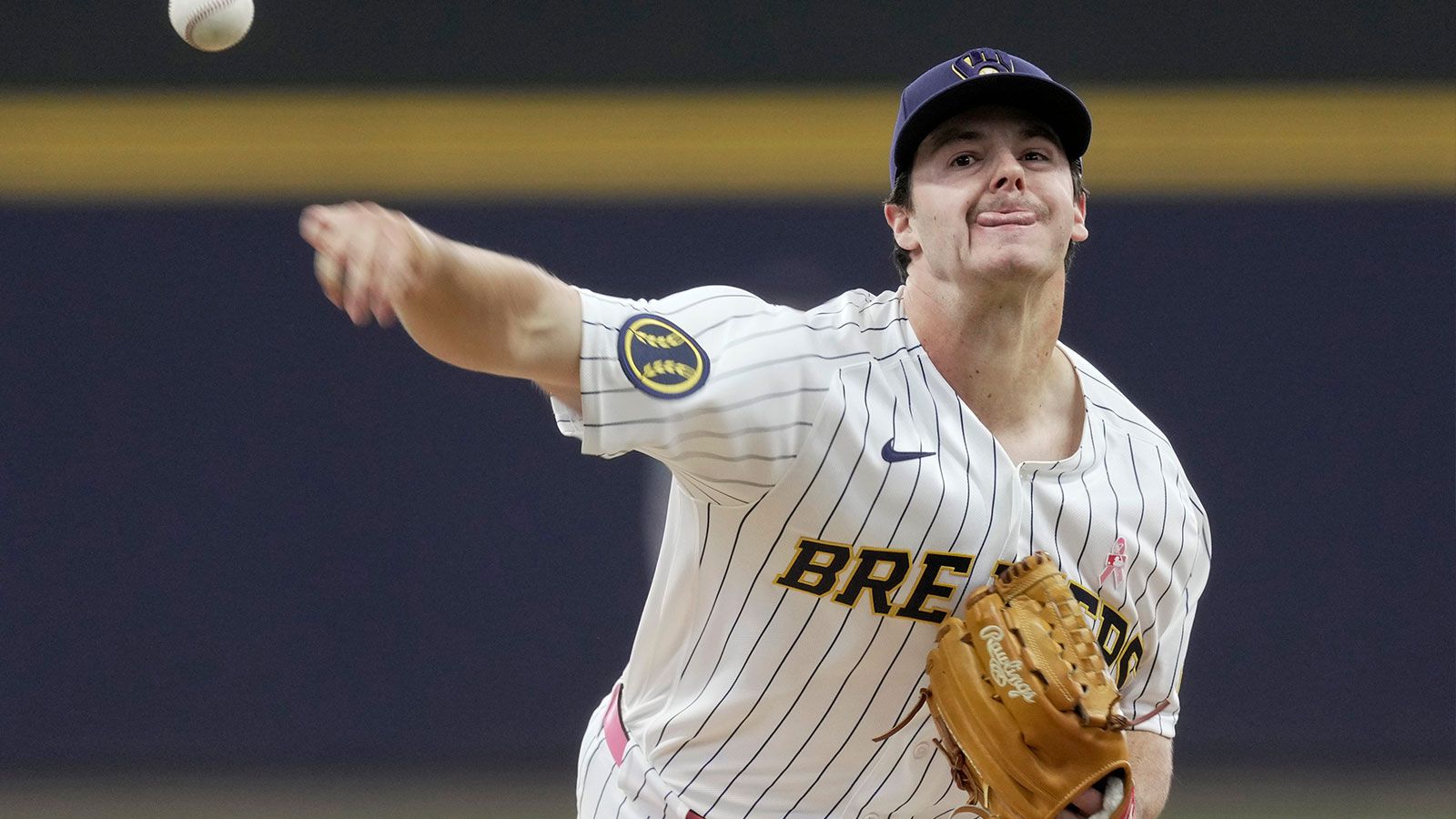 1600x900 Brewers news: Pat Murphy reveals Logan Henderson 'concern'