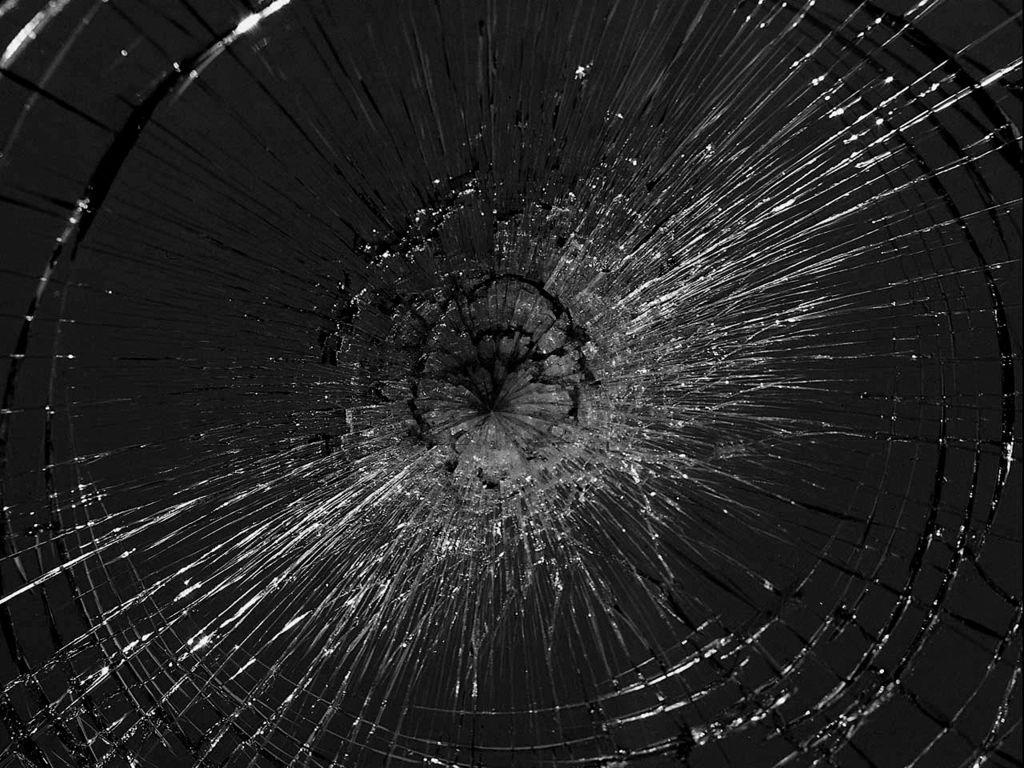 1024x768 Broken Glass wallpaperx768