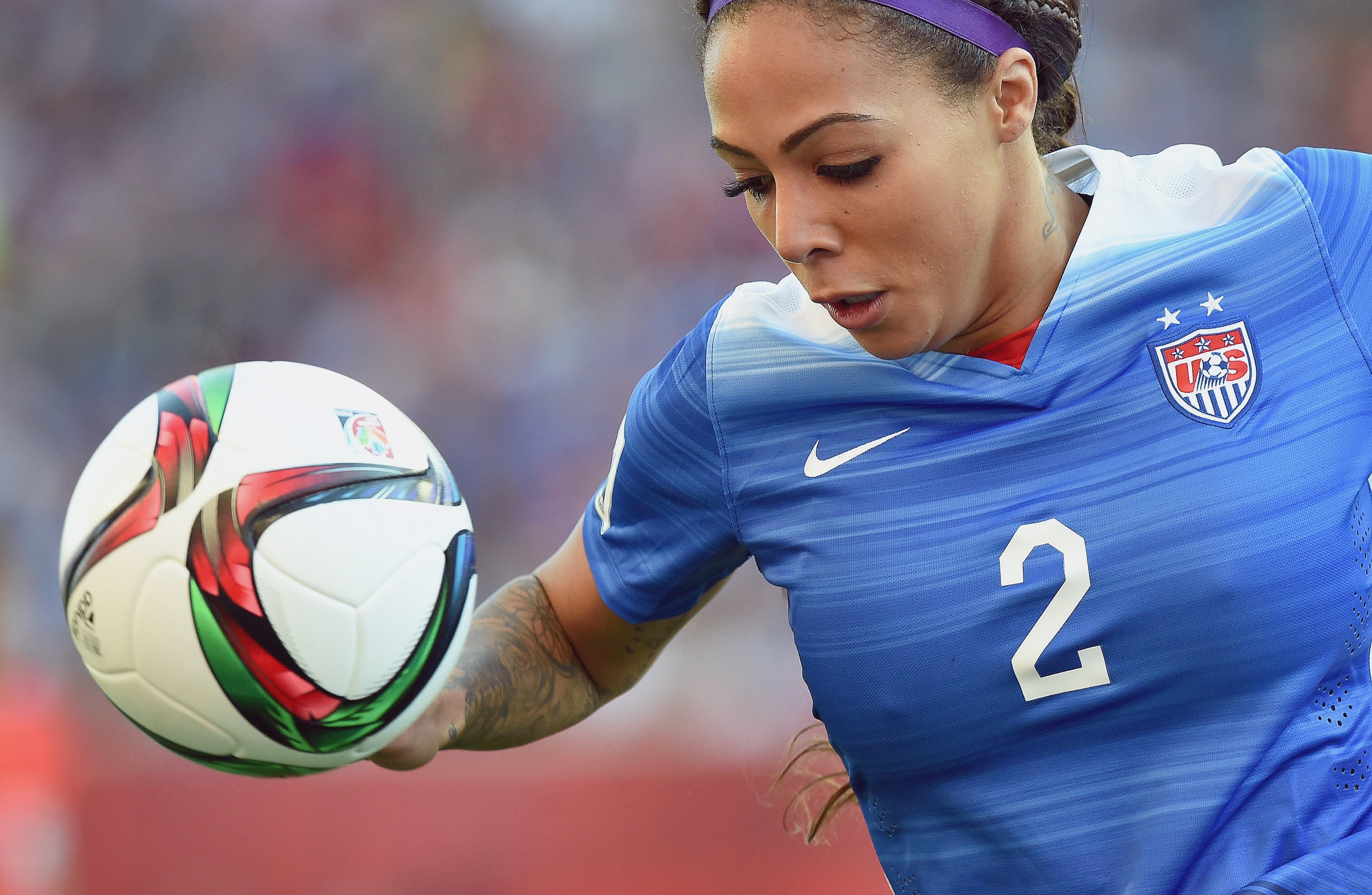 4200x2740 Sydney Leroux Wallpaper