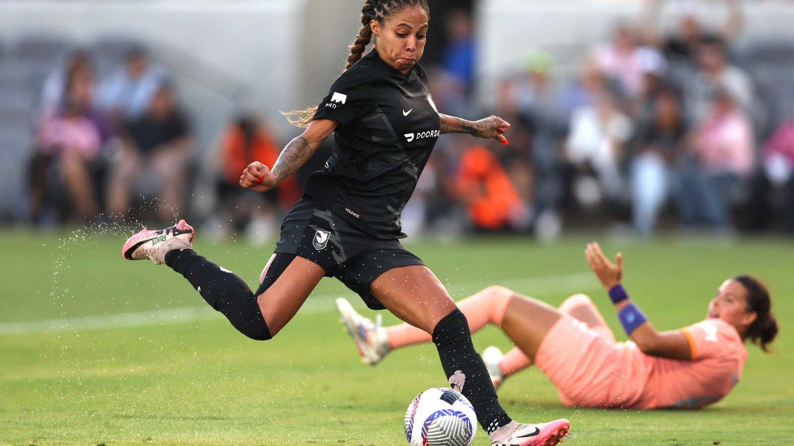 1600x900 Sydney Leroux Signs New Three Year Contract With Angel City FC
