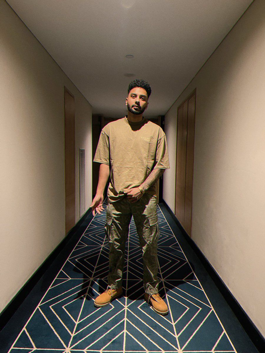 900x1200 Navaan Sandhu / Posts / X