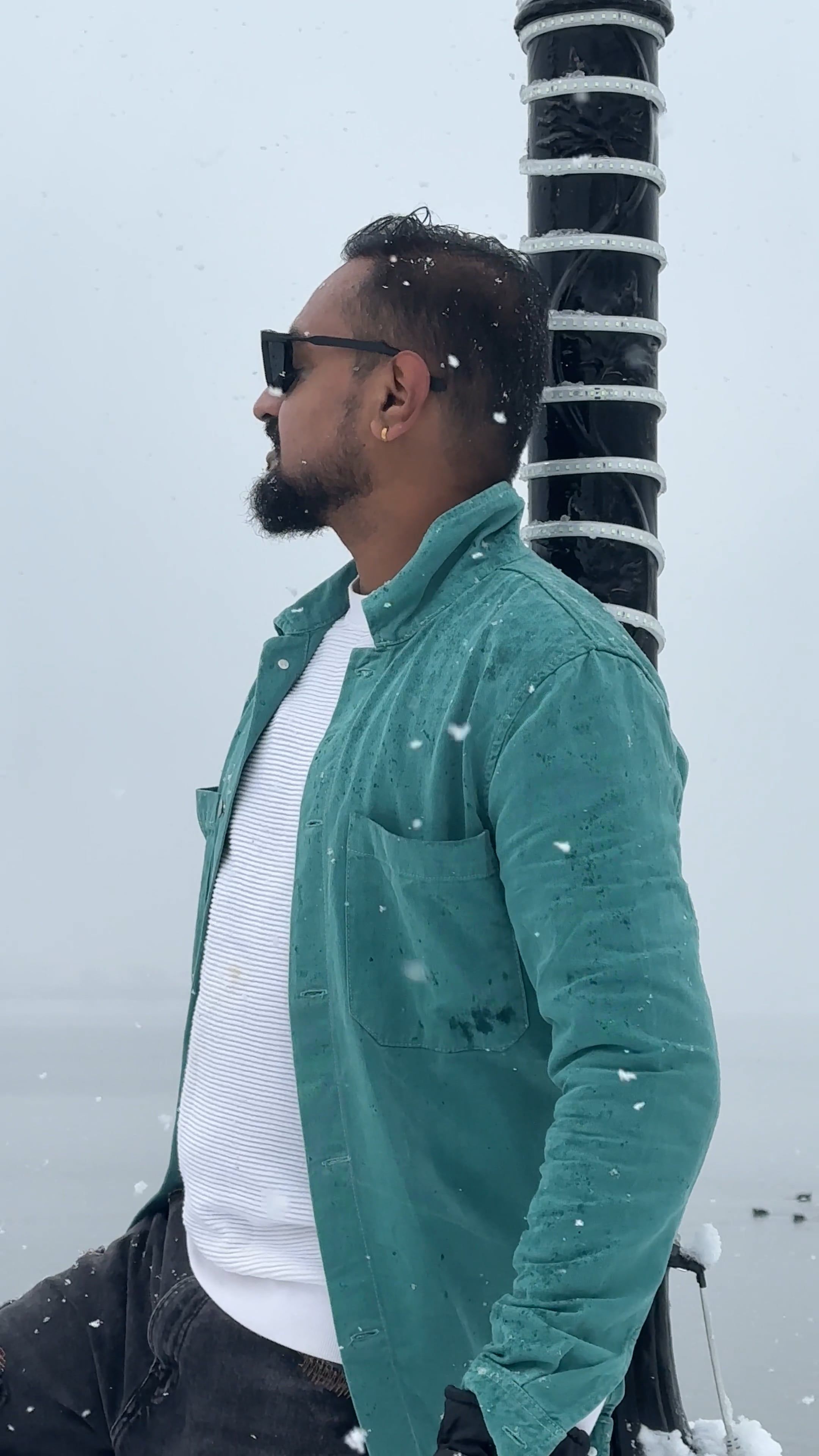2160x3840 Man At Dal Lake Srinagar with Tripmore