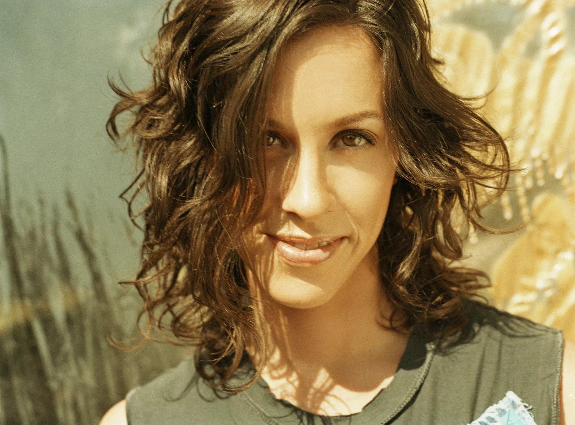 1974x1459 Alanis Morissette Wallpaper