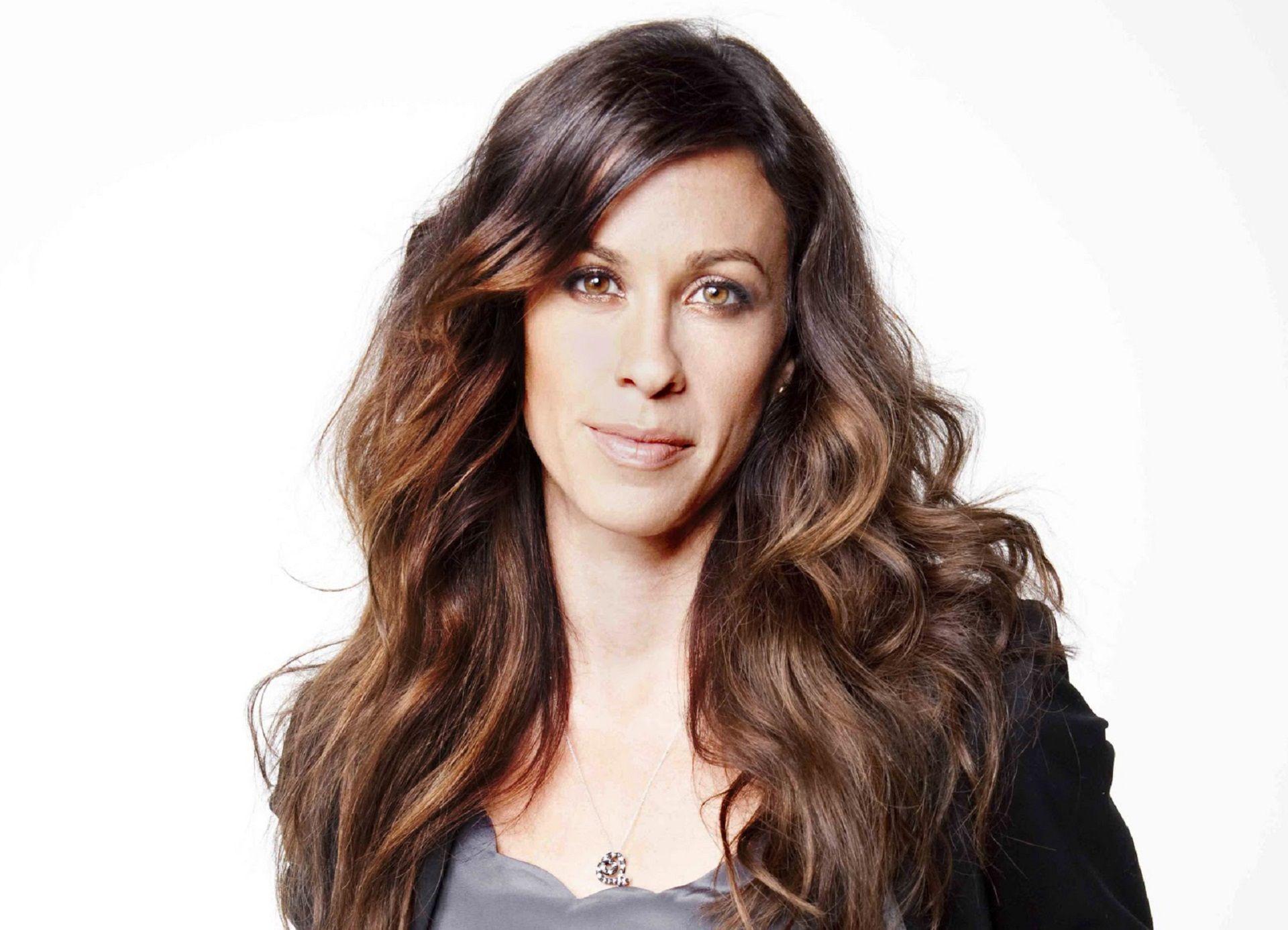 1920x1387 Alanis Morissette High Quality Wallpaper