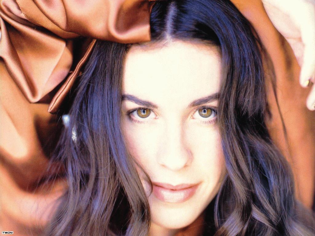 1024x768 Alanis Morissette Wallpaper