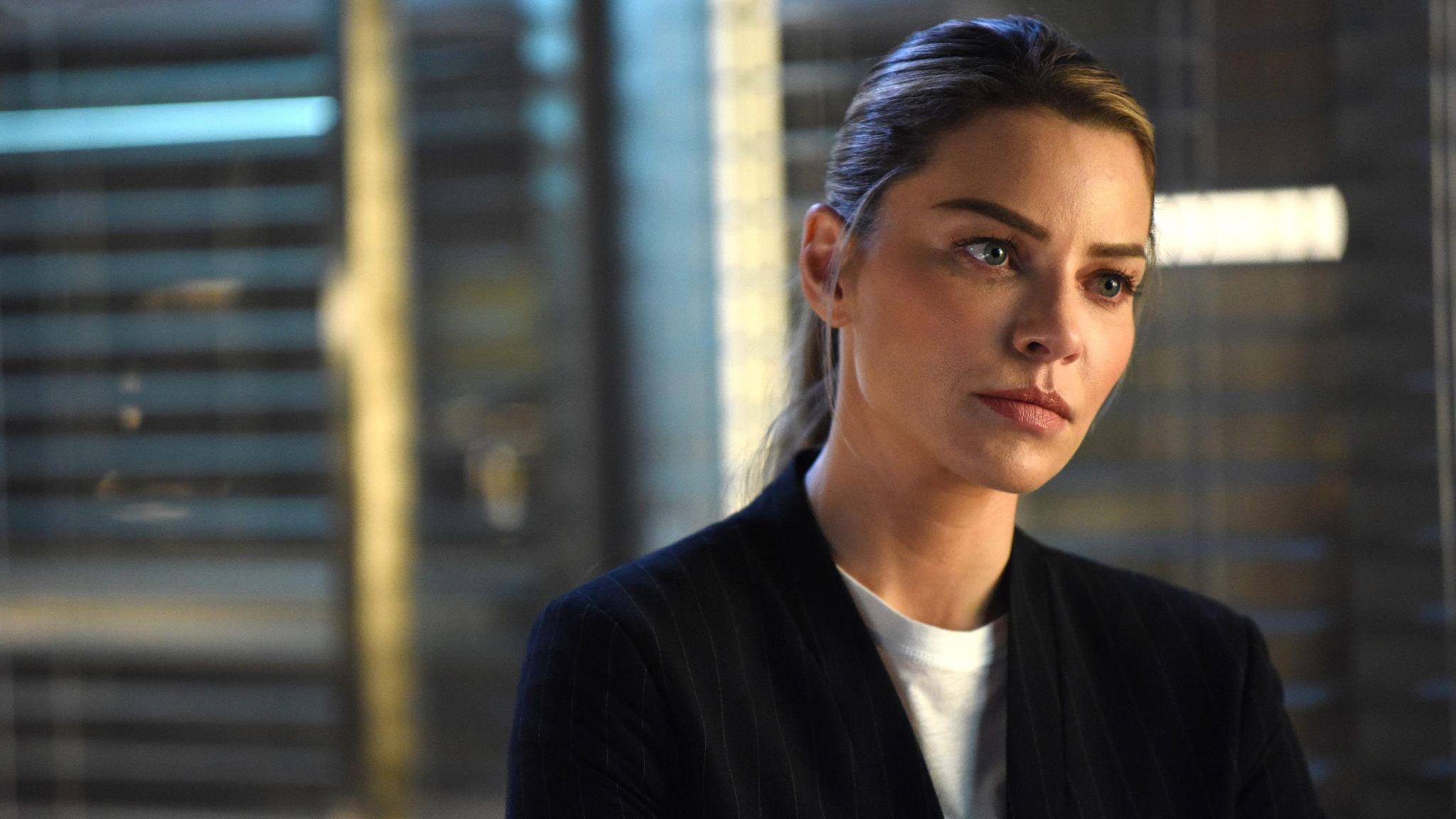 2048x1152 Chloe Decker As Lauren German In Lucifer 2017 2048x1152 Resolution HD 4k Wallpaper, Image, Background, Photo and Picture