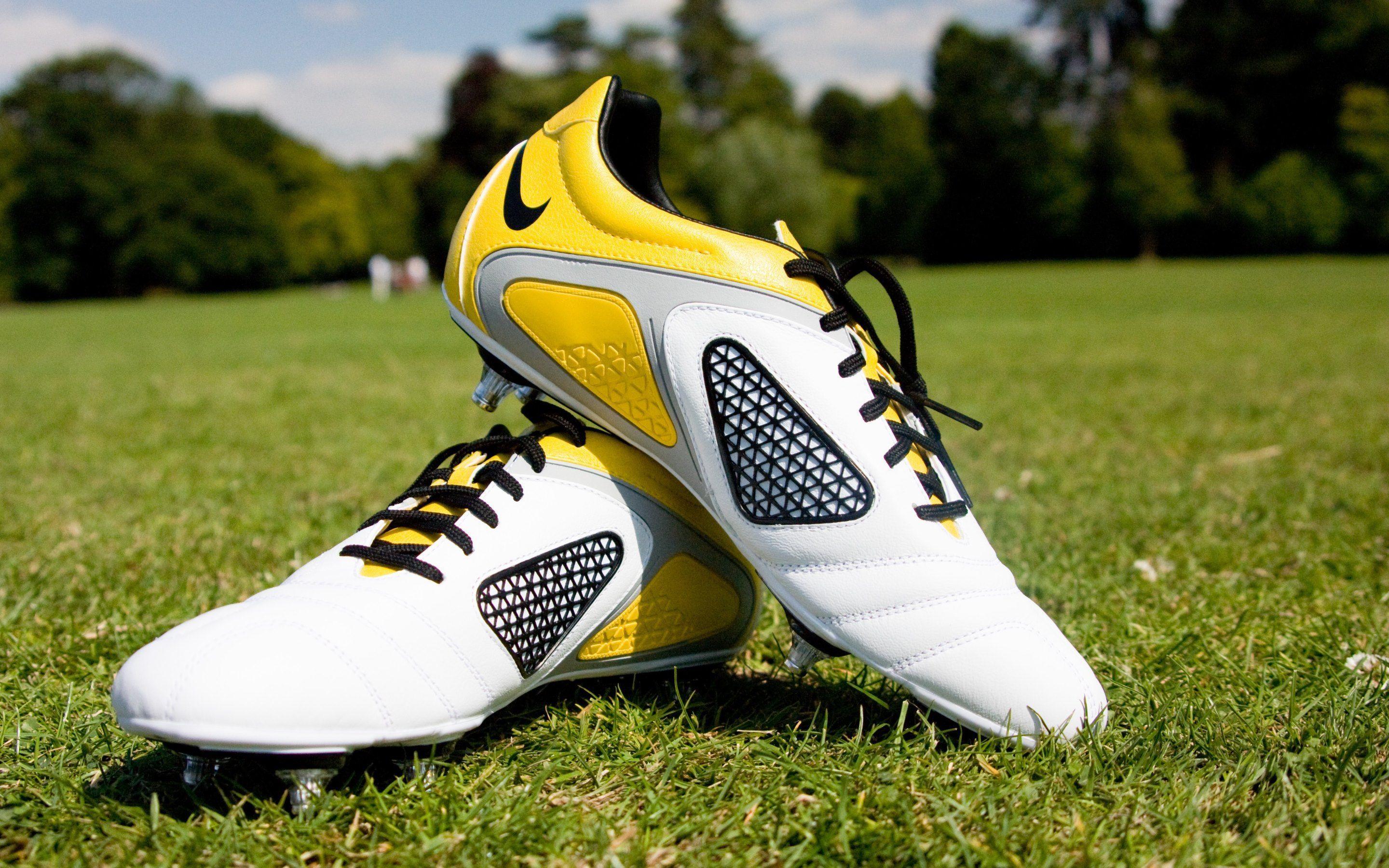 2880x1800 Football Boots Wallpaper