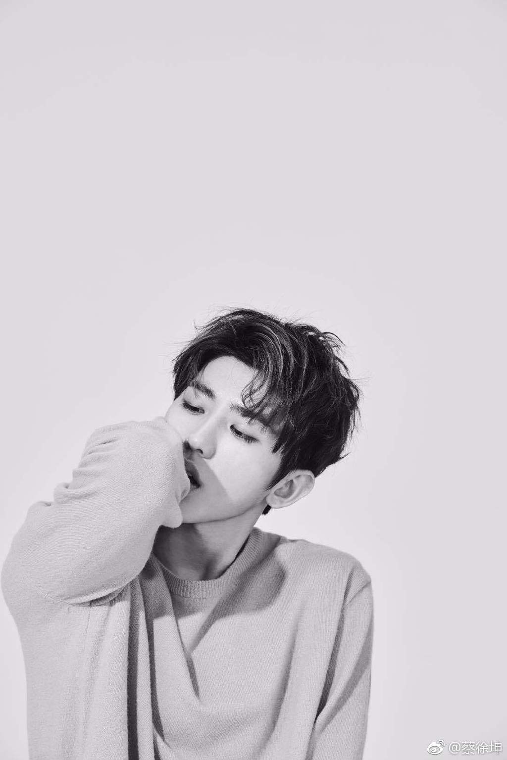 1024x1536 Cai Xukun Wallpaper