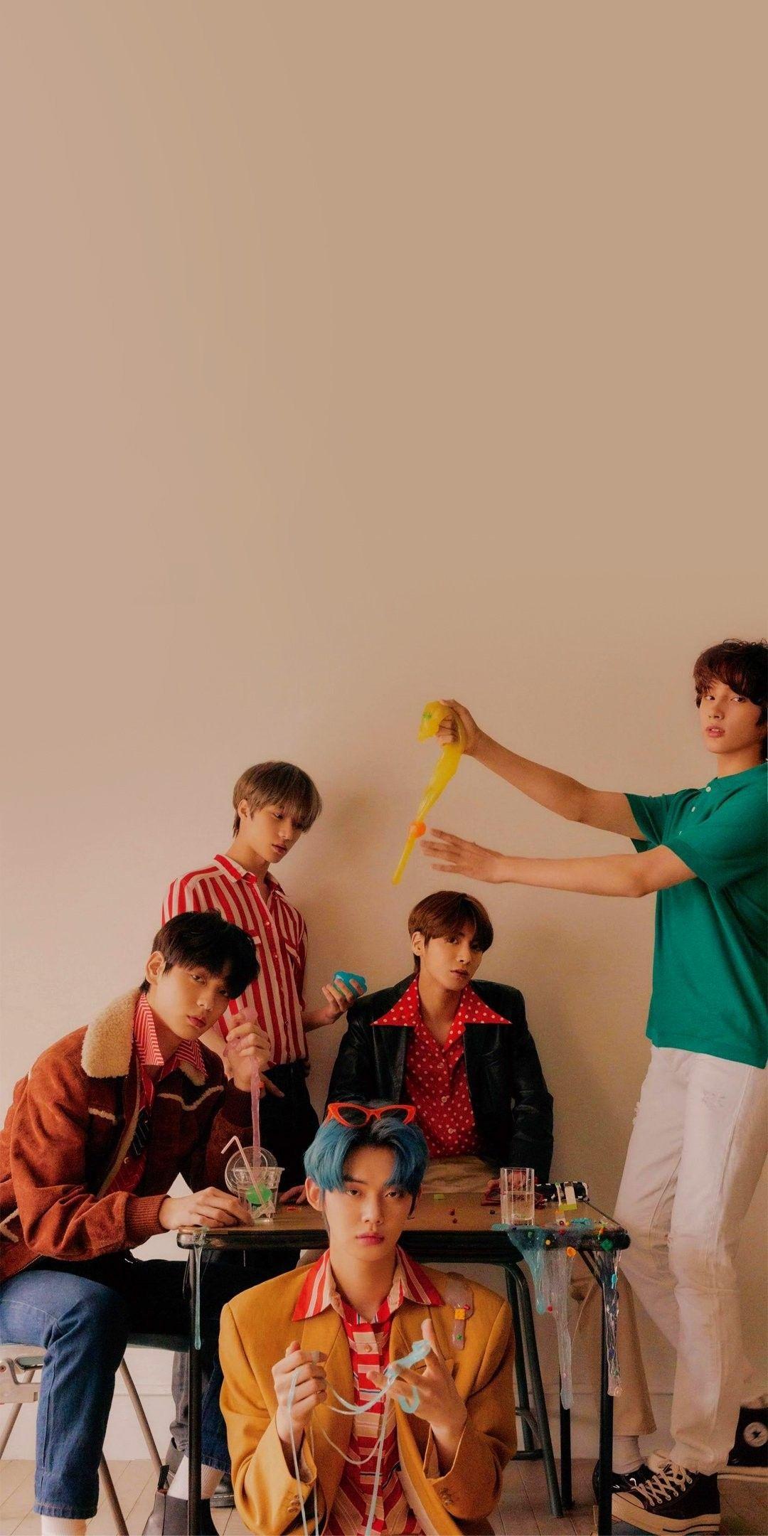 1080x2160 TXT wallpaper. Tomorrow X Together wallpaper. TXT lockscreen. Tomorrow X Together lockscreen di 2020. Orang lucu, Pacar pria, Fotografi