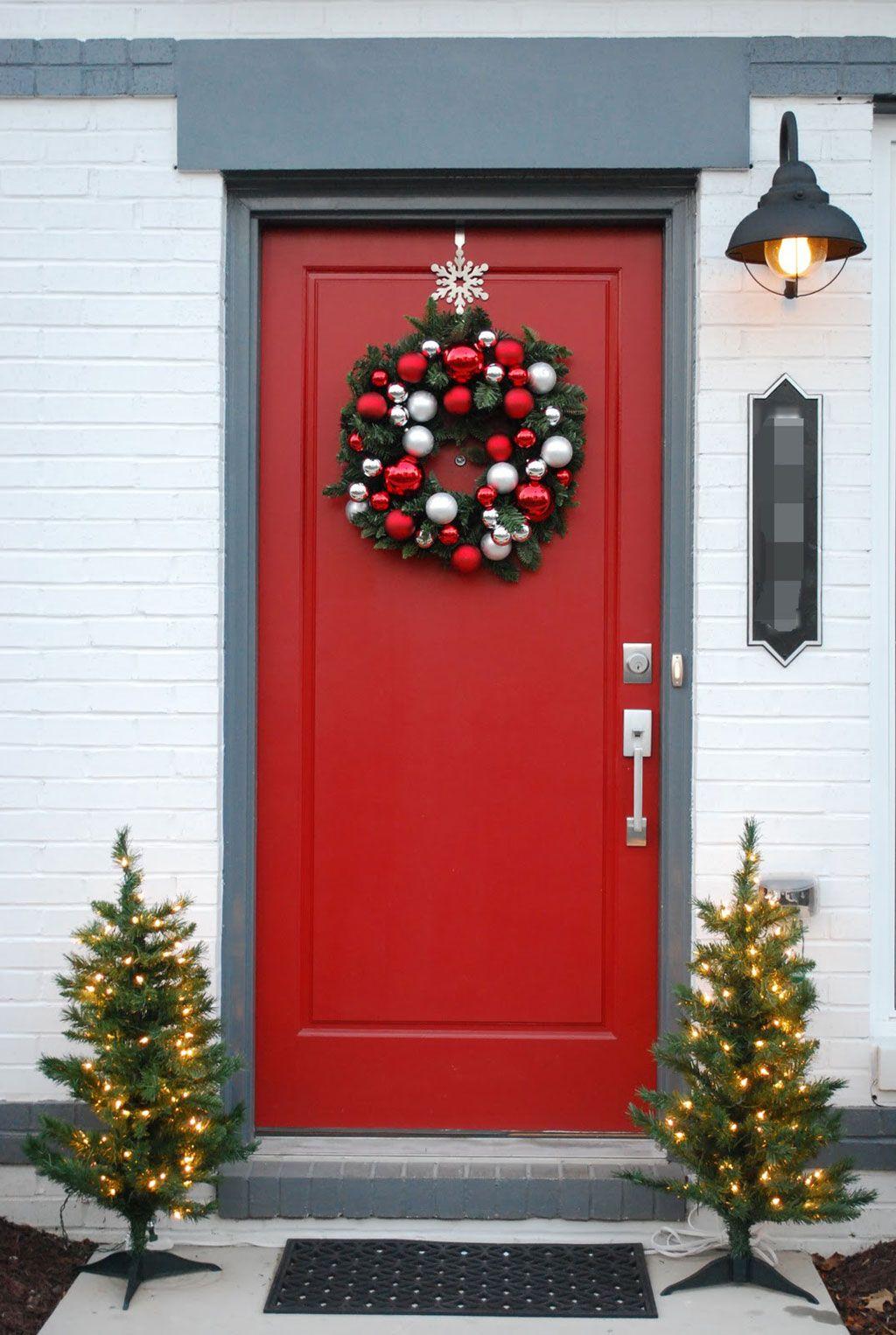 1024x1526 simple front door christmas decorating ideas