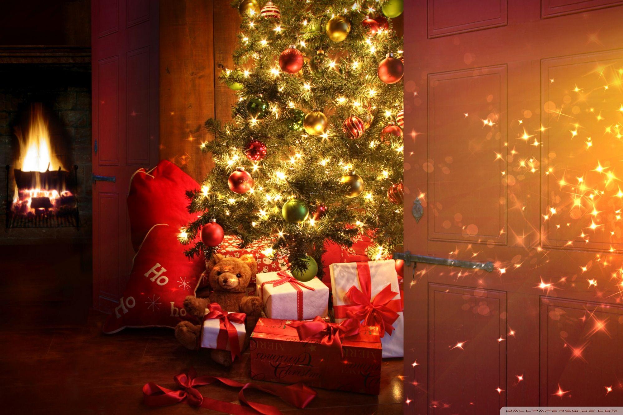 2000x1333 Christmas Is Coming Ultra HD Desktop Background Wallpaper for 4K UHD TV : Widescreen & UltraWide Desktop & Laptop : Multi Display, Dual Monitor : Tablet