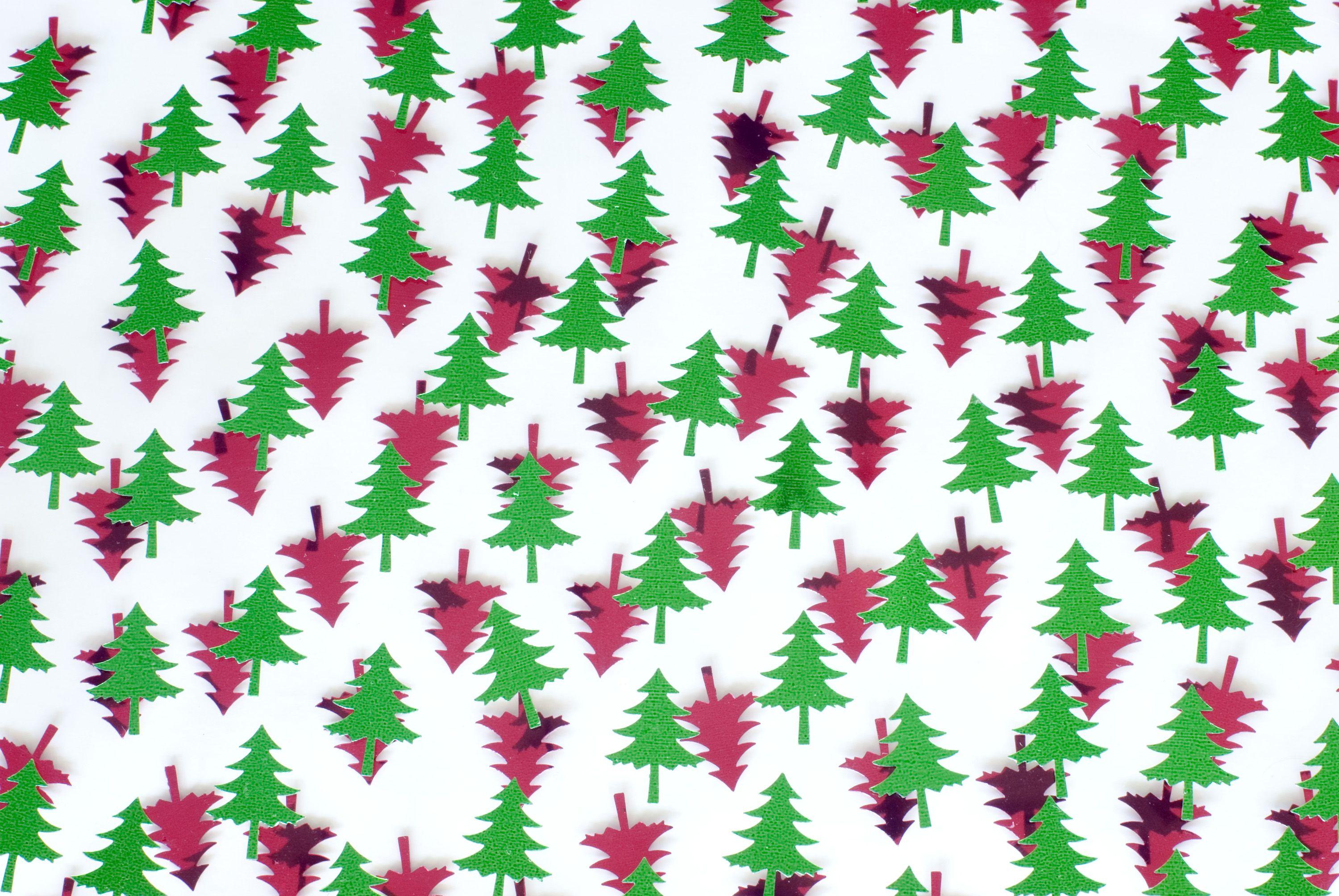 3000x2008 Photo of red and green tree shapes. Free christmas image