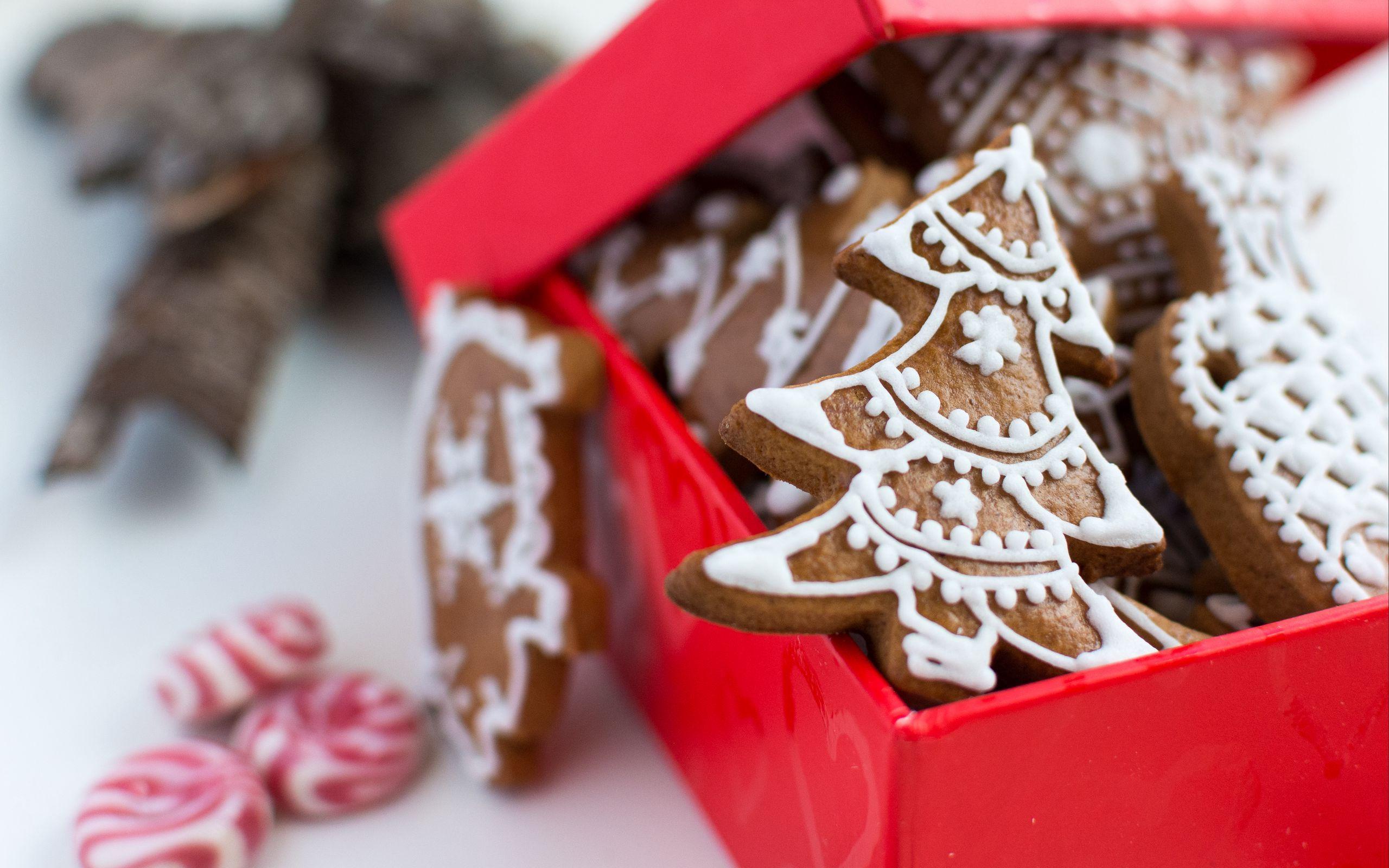 2560x1600 Download wallpaper 2560x1600 gingerbread, cookies, new year, christmas, baking widescreen 16:10 HD background