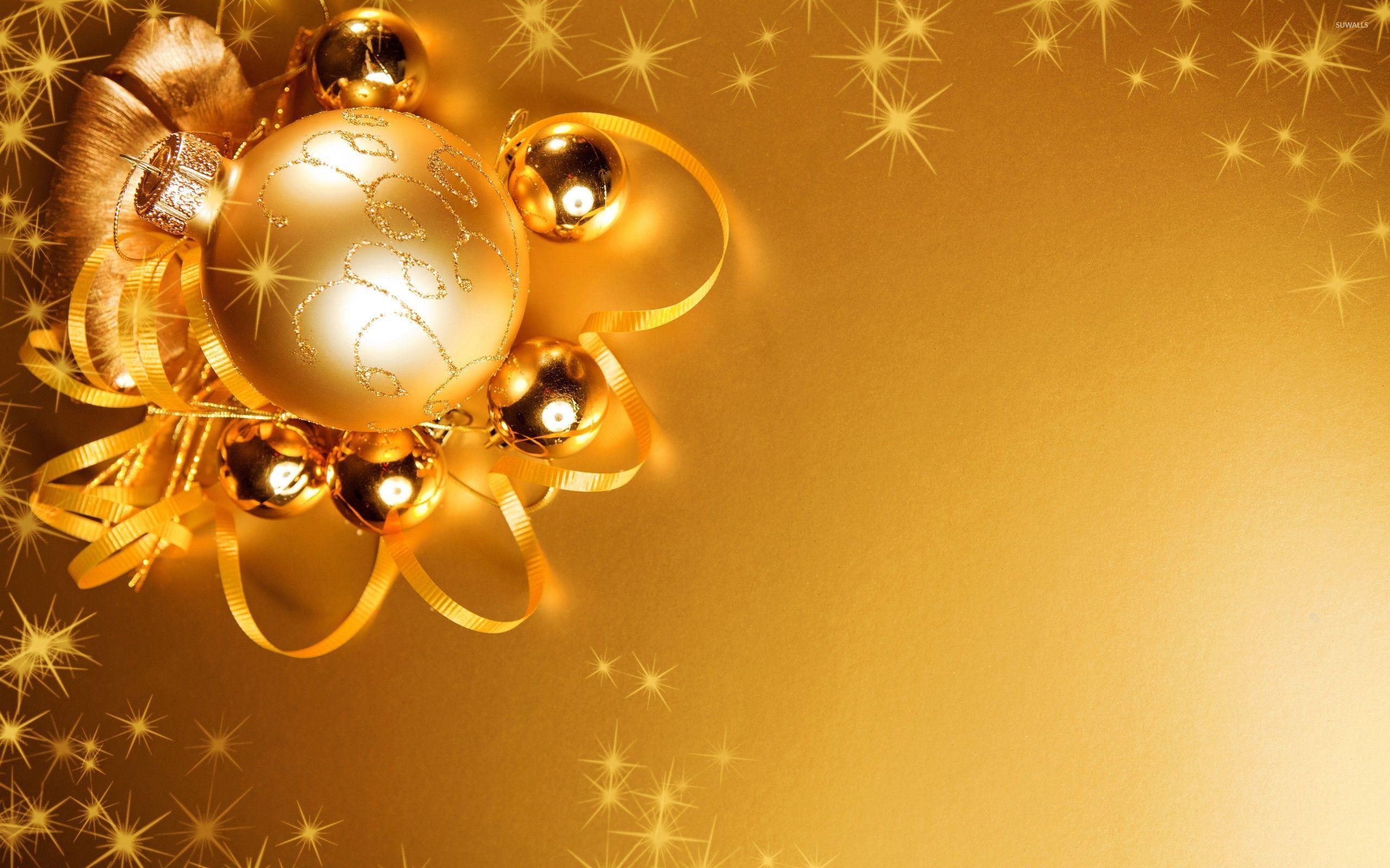 2560x1600 Lights reflecting in the golden Christmas decorations wallpaper wallpaper