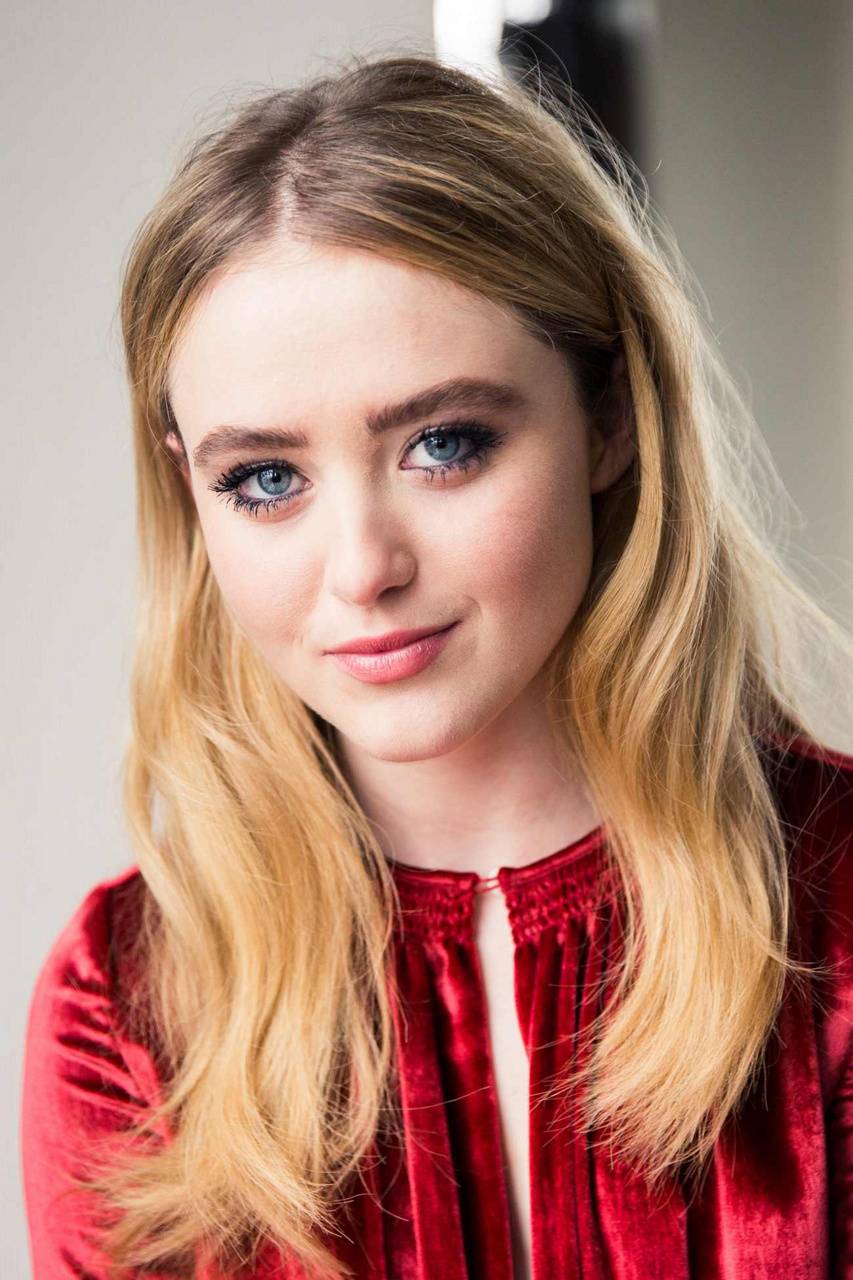 853x1280 Kathryn Newton Wallpaper