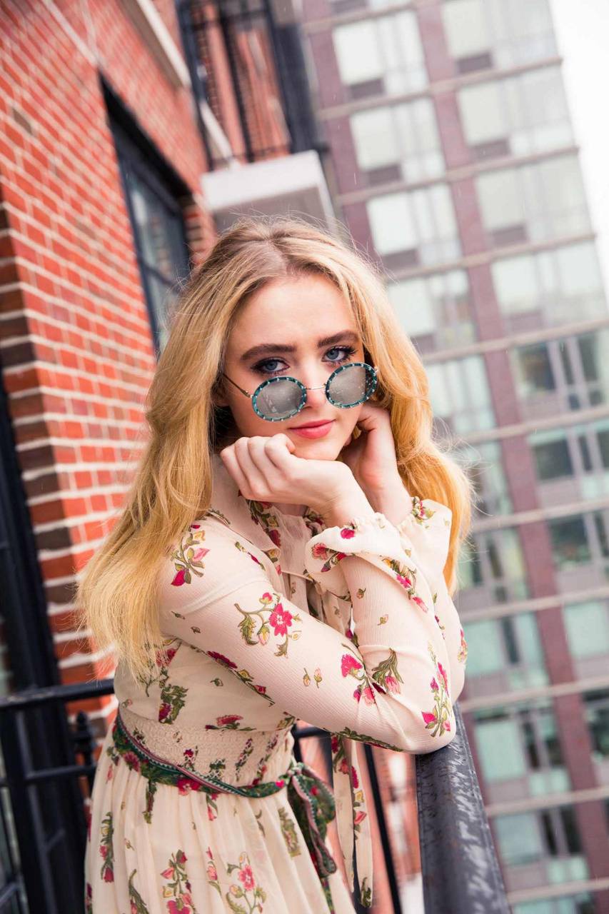 853x1280 Kathryn Newton wallpaper