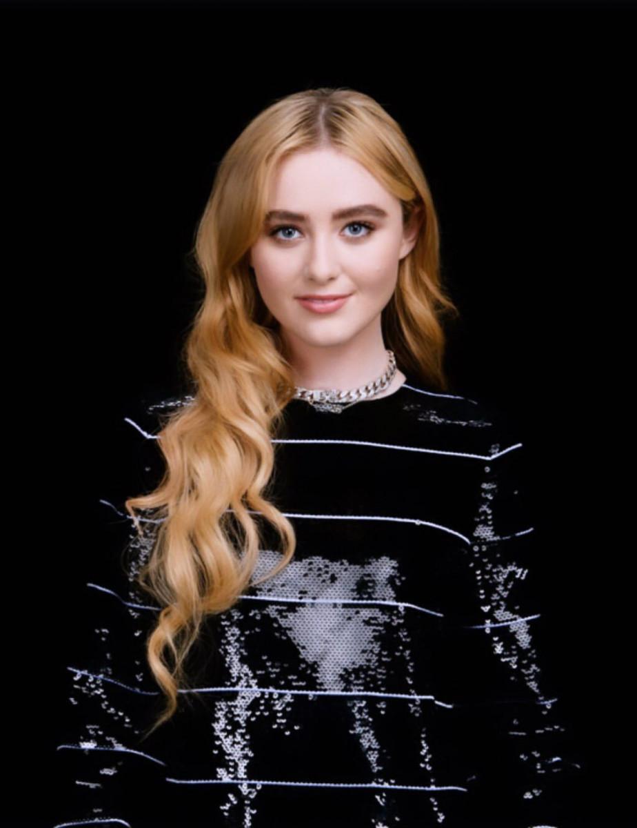 924x1200 Kathryn Newton Wallpaper