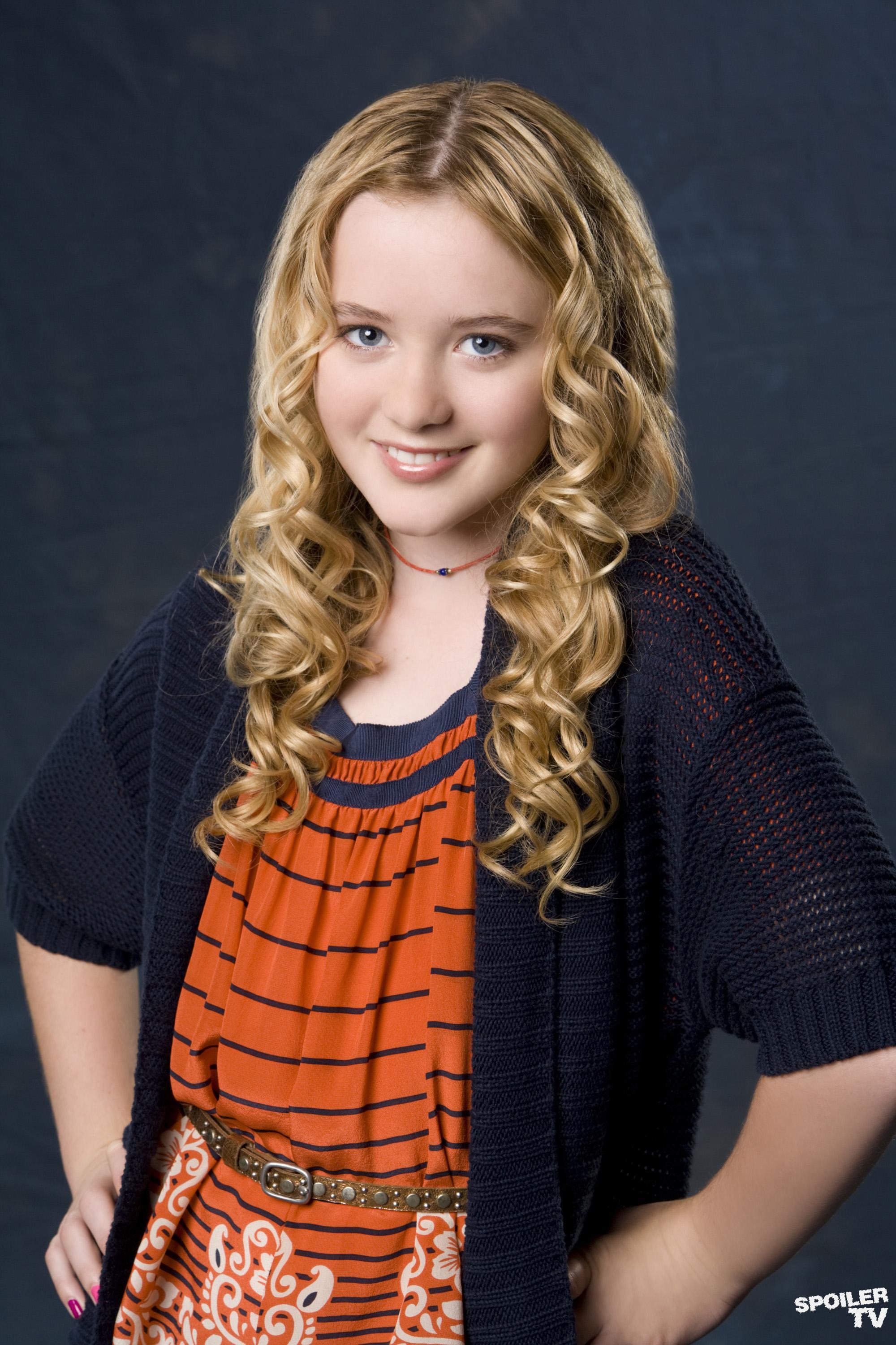 2000x3000 Kathryn newton wallpaperx3000