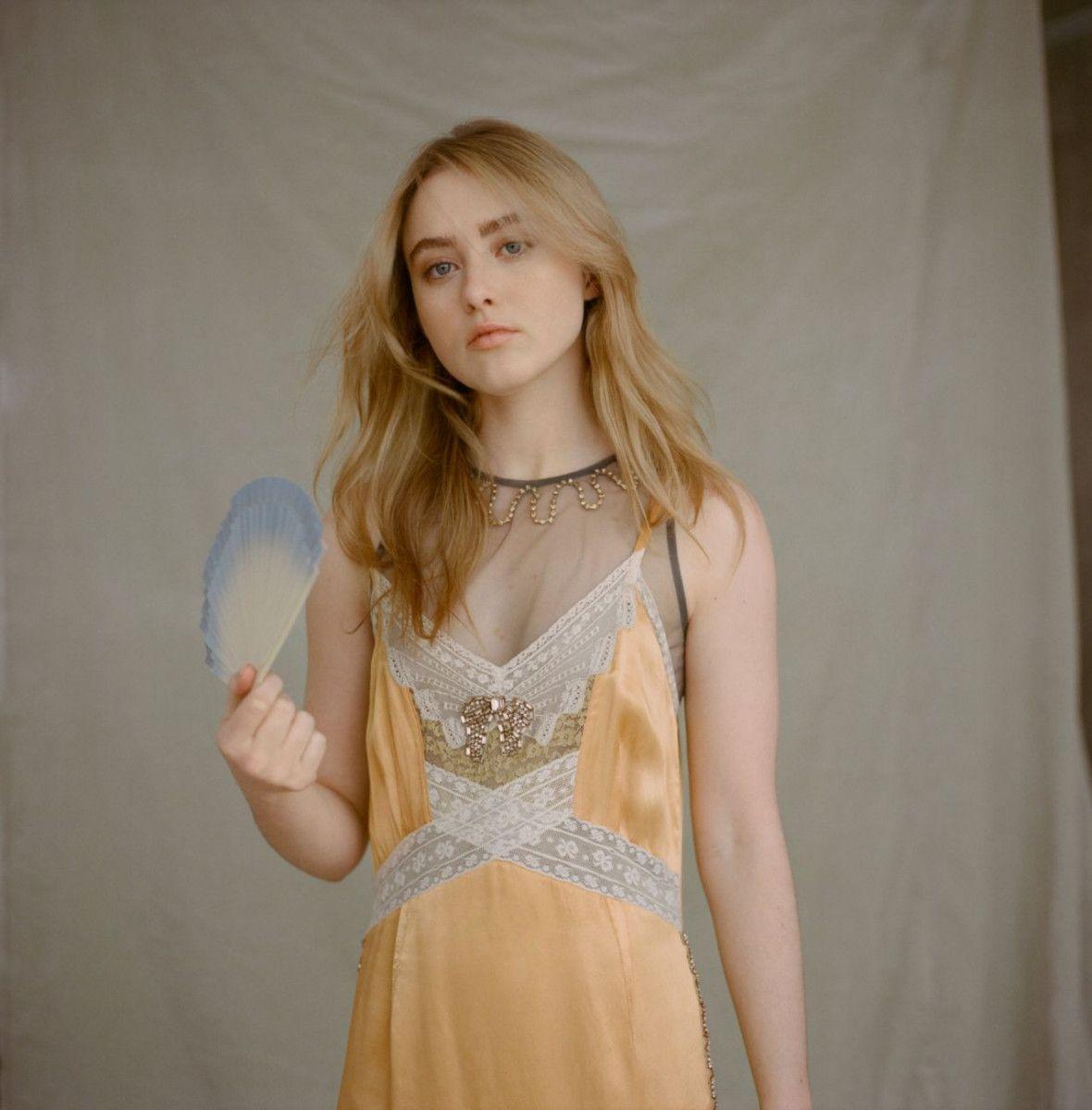 1180x1200 Kathryn Newton wallpaper
