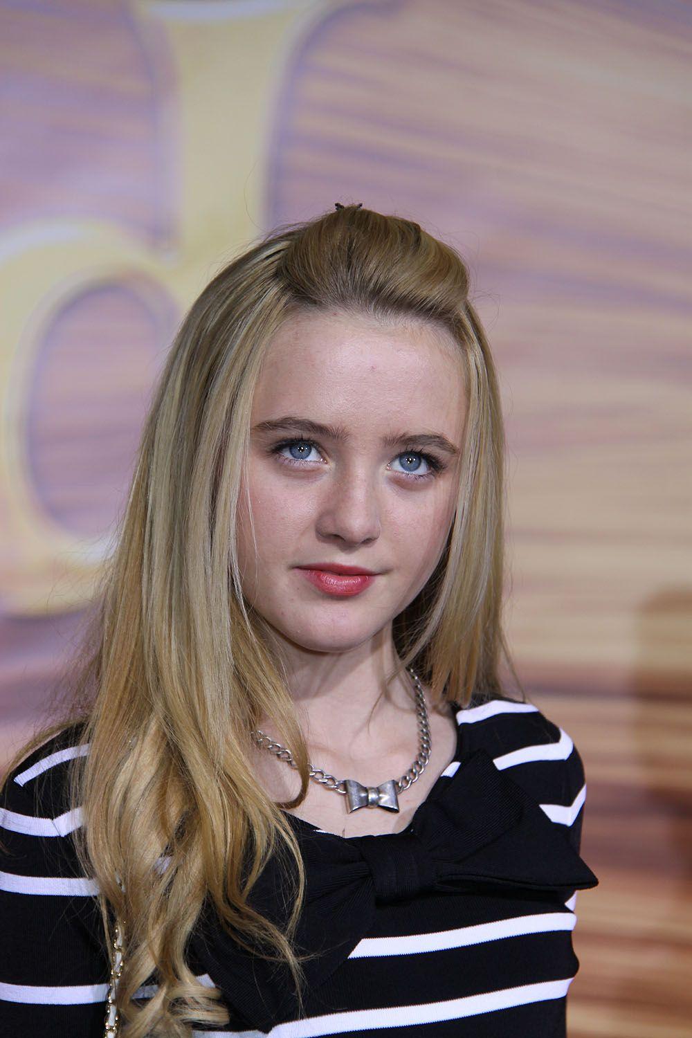 1000x1500 Kathryn Newton at the World Premiere of TANGLED X Assignment X