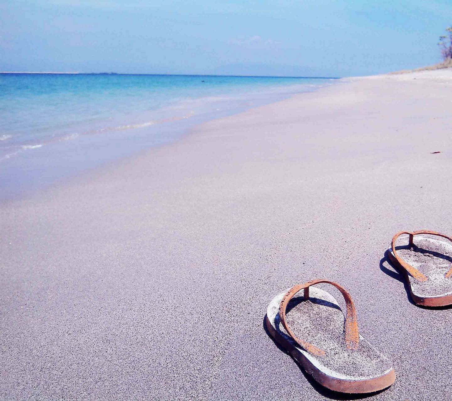 1440x1280 Flip flops wallpaper