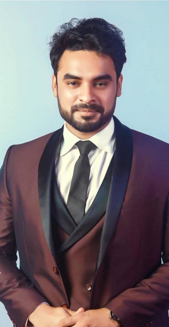 662x1280 Tovino Thomas Wallpaper