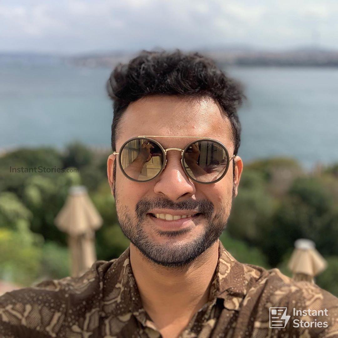 1080x1080 Tovino Thomas Latest HD Photo Wallpaper (1080p, 4k)