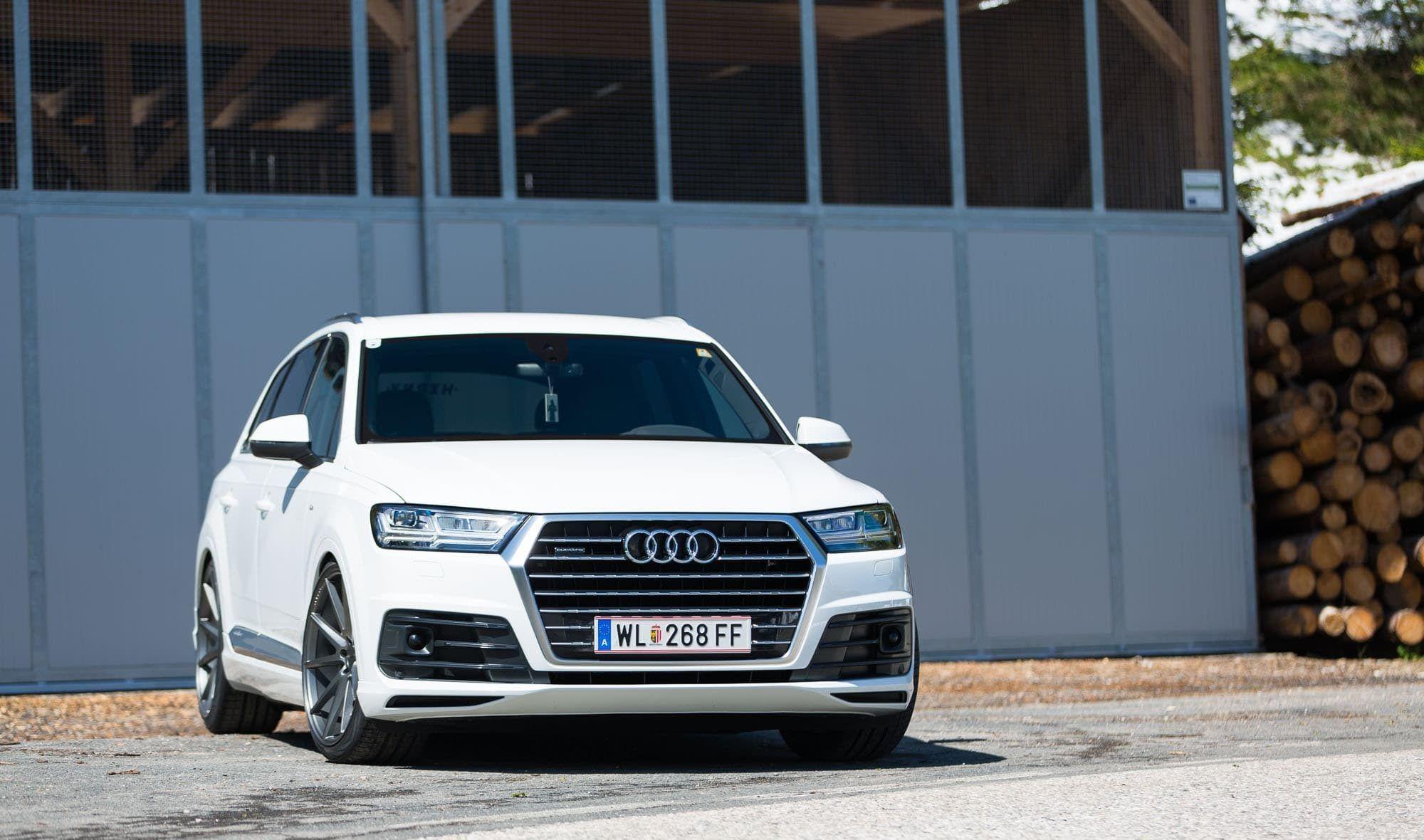 2000x1180 Audi Q7 Wallpaper