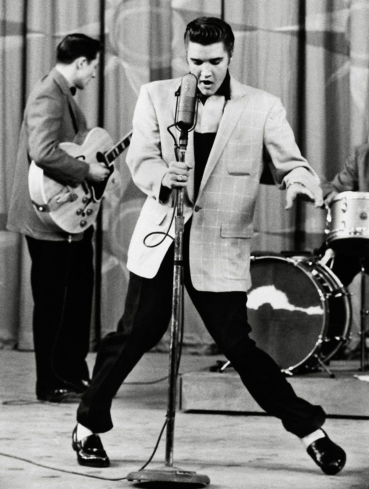 1209x1600 Elvis Presley. Biography, Songs, Movies, Death, & Facts