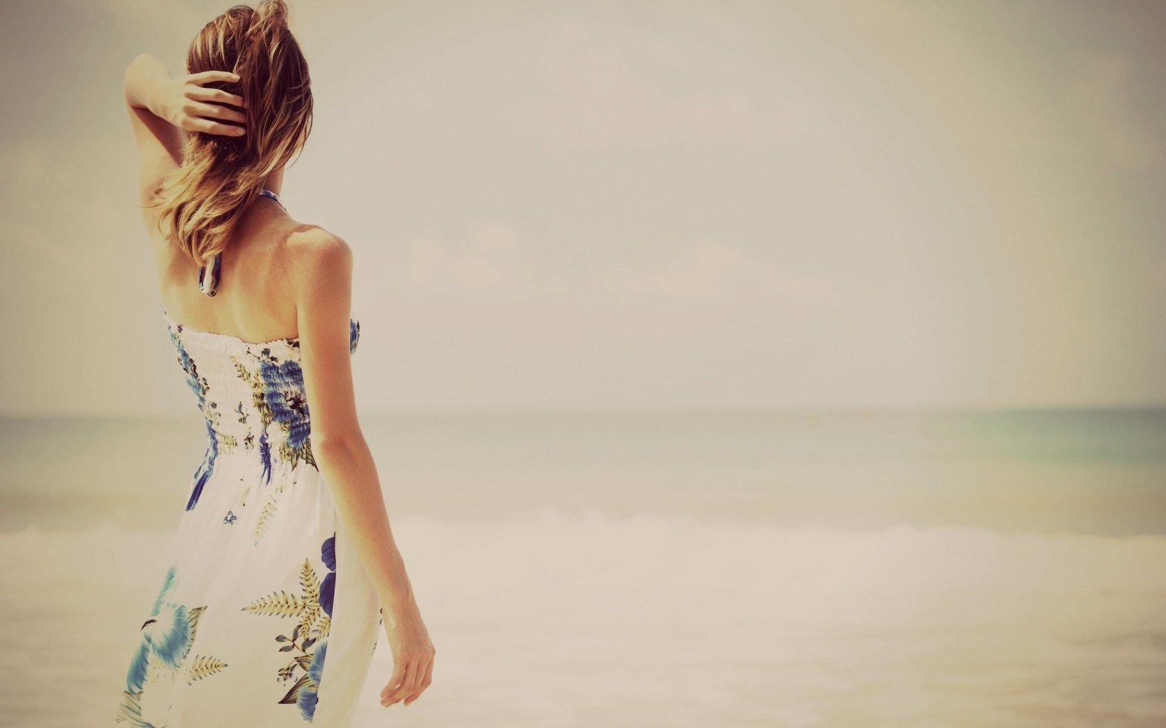 1680x1050 Blonde Girl Dress Sea Waves Beach HD Wallpaper - Kỹ thuật & Tư vấn Châu Âu