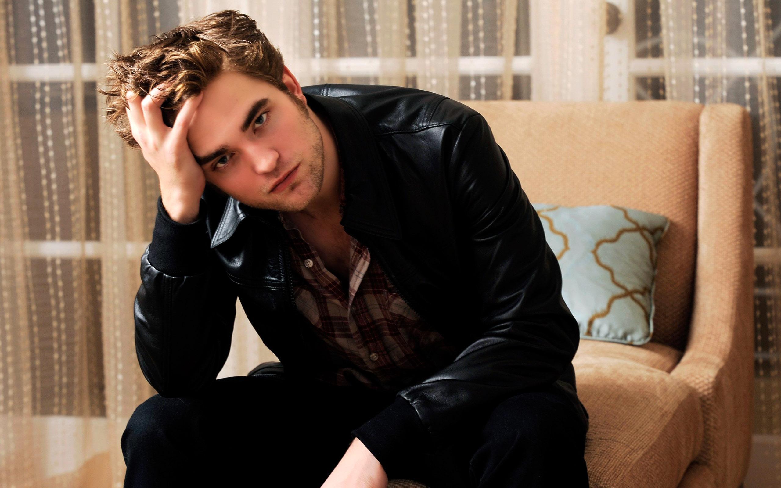 2560x1600 Robert Pattinson HD Picture