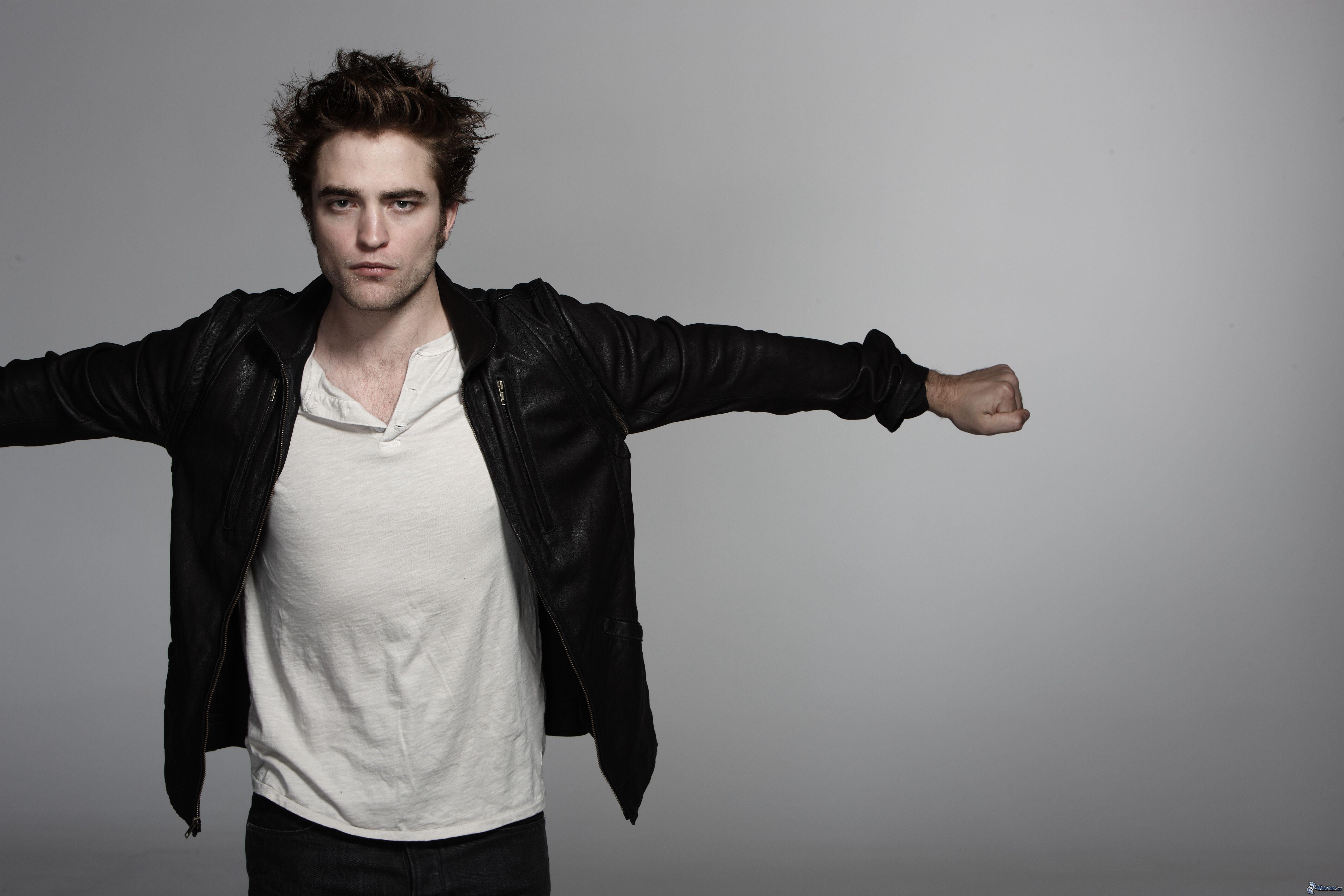 5600x3735 Robert Pattinson 4k Wallpaper