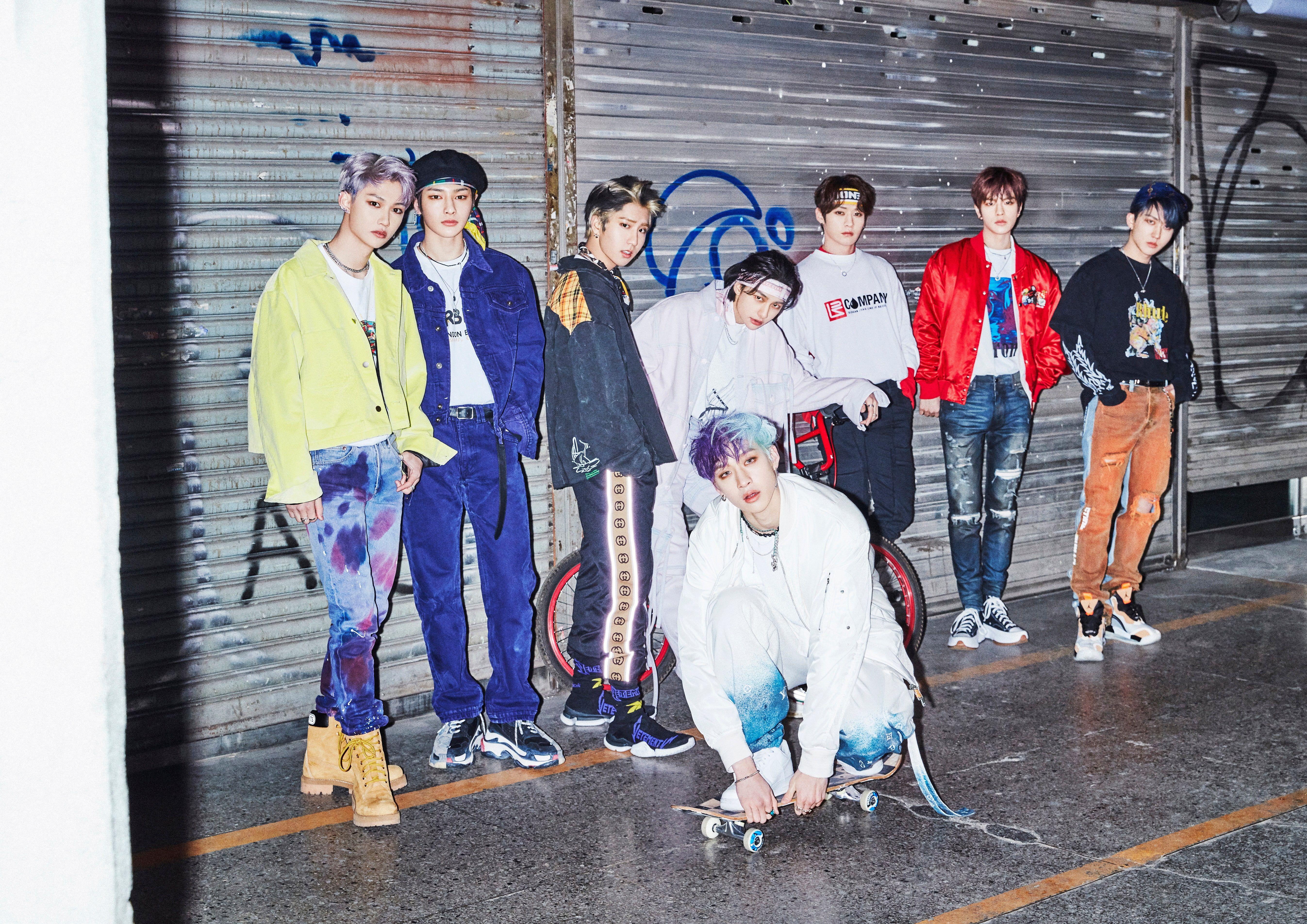 Включи stray kids меню. JYP Entertainment Stray Kids. Stray Kids go. Stray Kids камбэк. Stray Kids камбэк 2021.